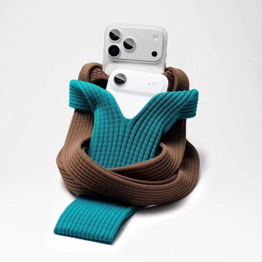 Apple knitted special phone bag pocket 2026 Autumn/Winter design mini single-shoulder crossbody phone bag detail image 6