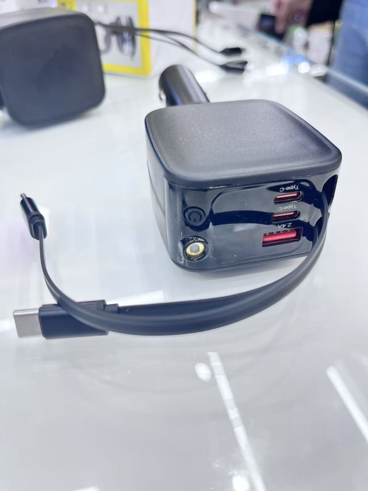 The Starry Sky Top car charger features super fast charging with a built-in retractable cable and Type-C for one-to-four car cigarette lighter conversion detail image 3