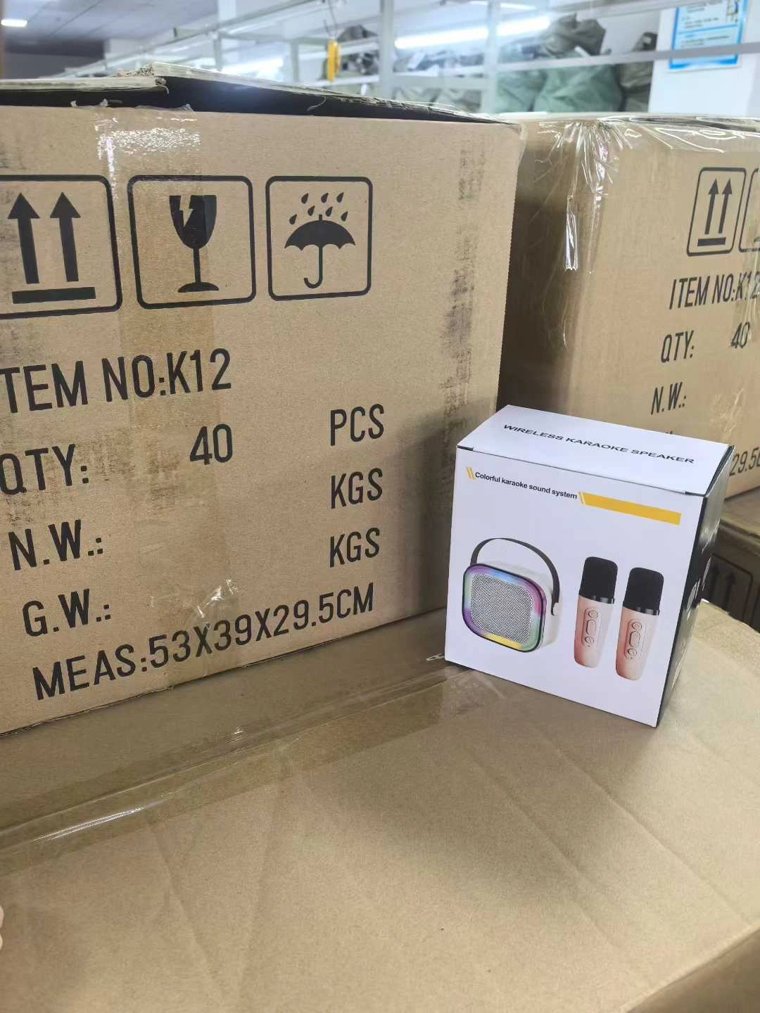 New microphone, speaker, Bluetooth speaker, karaoke wireless all-in-one machine. detail image 3