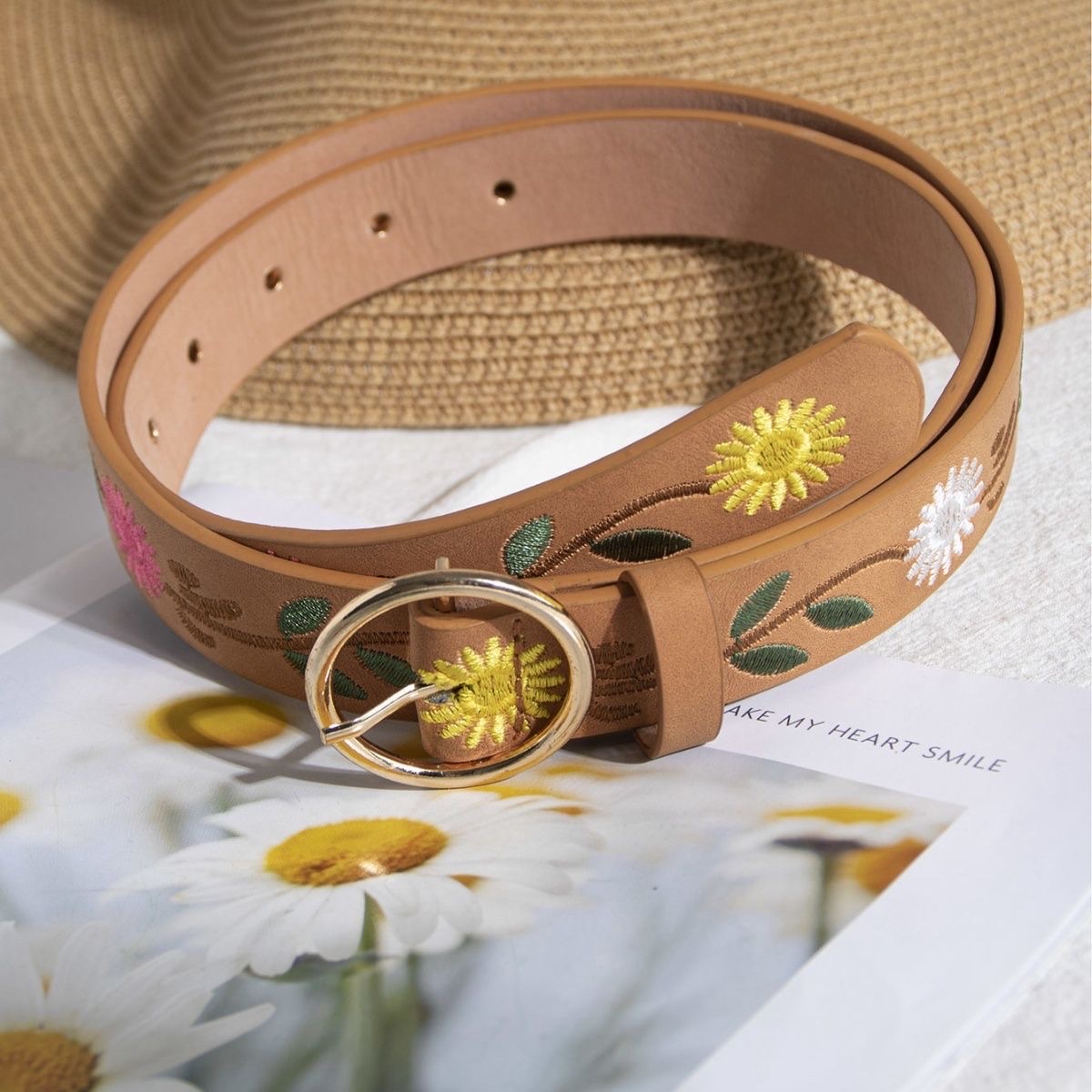 A retro and fashionable women's belt with chrysanthemum embroidery, round buckle, and a unique ethnic style waistband for women Specification drawing
