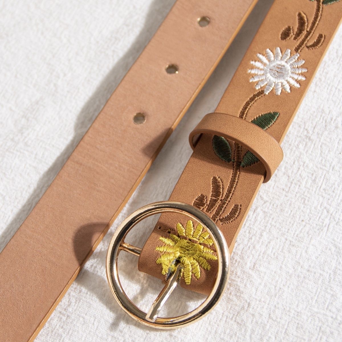 A retro and fashionable women's belt with chrysanthemum embroidery, round buckle, and a unique ethnic style waistband for women Application Scenario