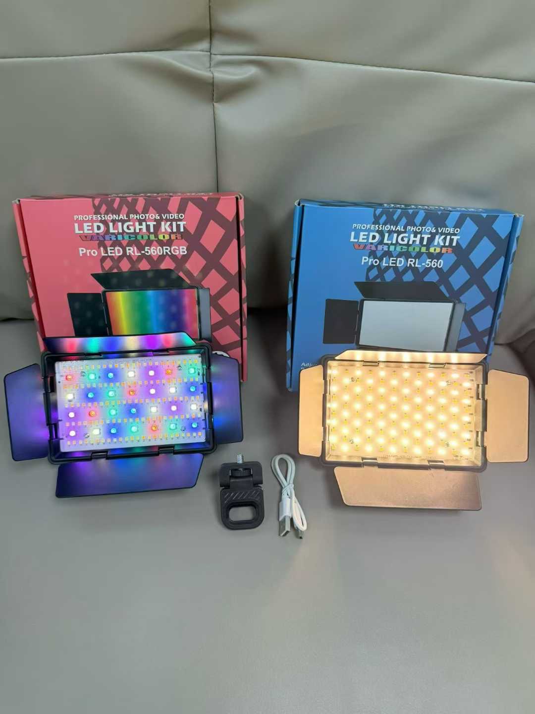 RL-560 outdoor live photography with three-color temperature fill light detail image 2
