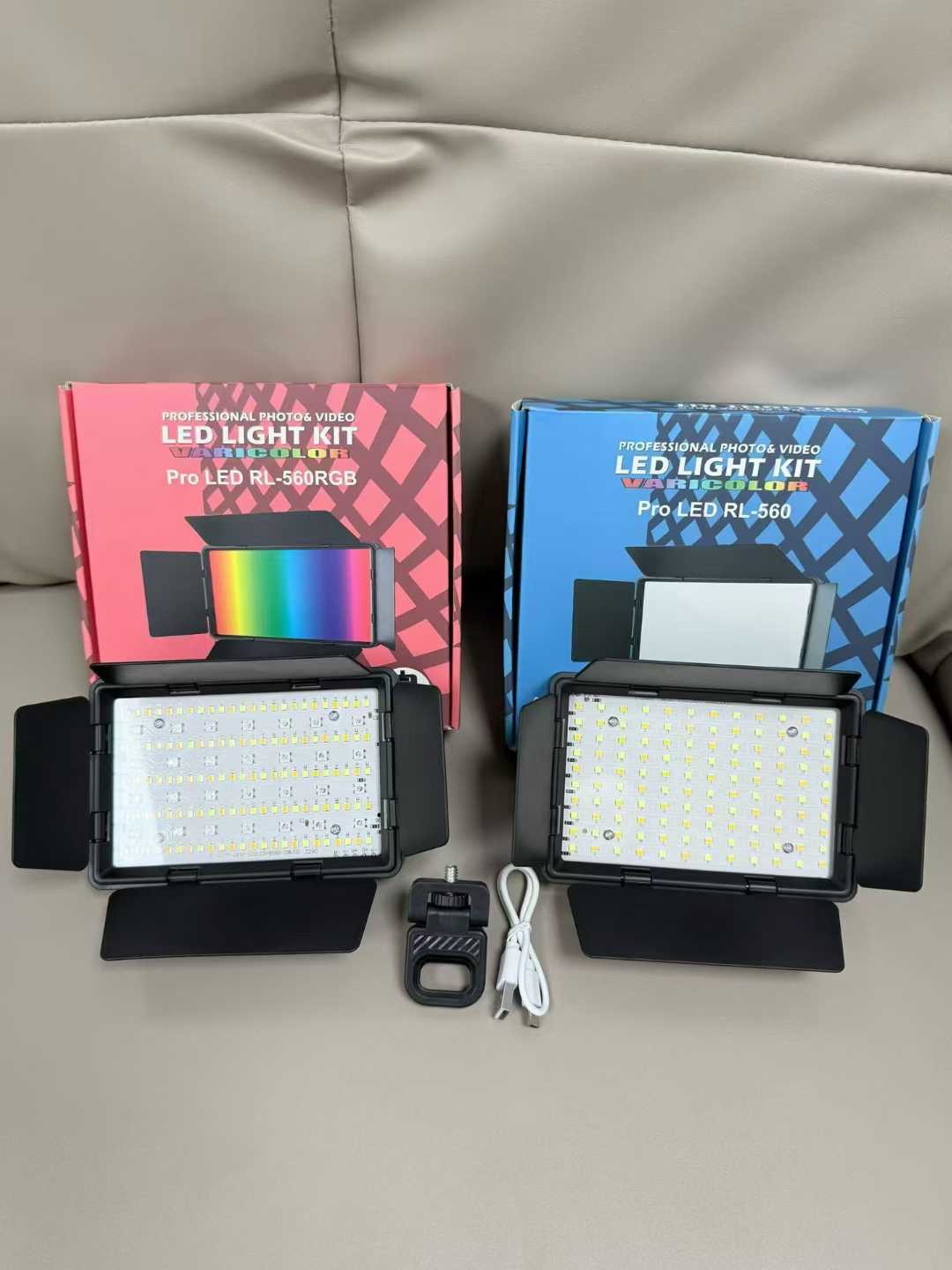 RL-560 outdoor live photography with three-color temperature fill light details Picture