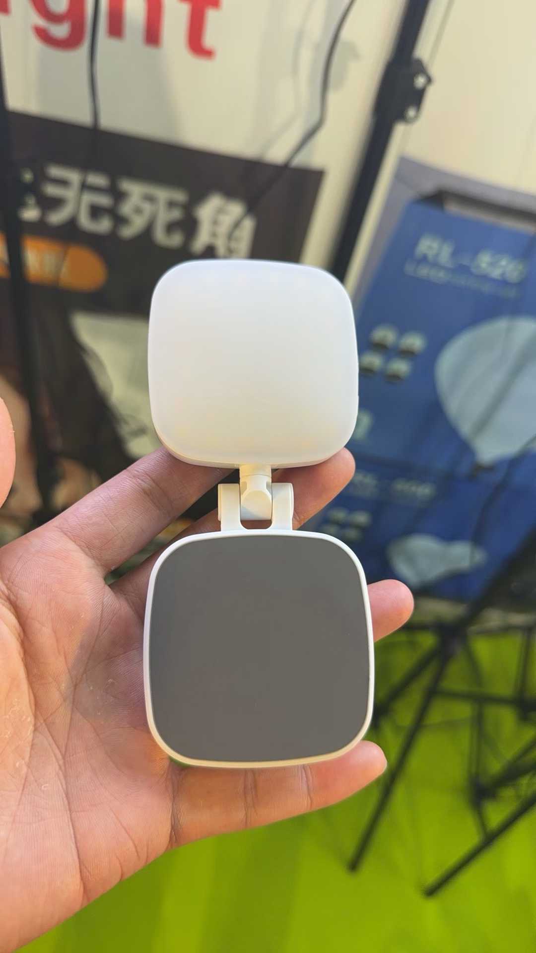 Folding version of DY-06 Fill Light.