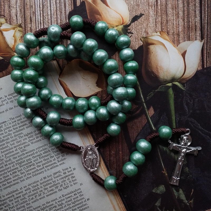 跨境饰品绿色编织木珠十字架吊坠59颗珠链长款合金玛利亚吊坠链 产品图
