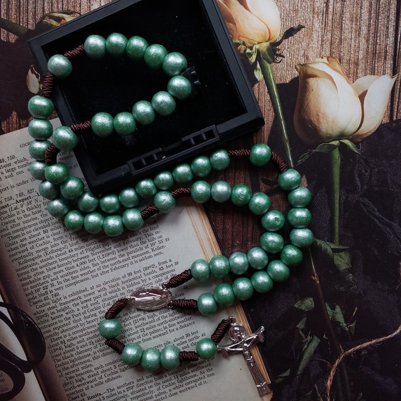 跨境饰品绿色编织木珠十字架吊坠59颗珠链长款合金玛利亚吊坠链 细节图