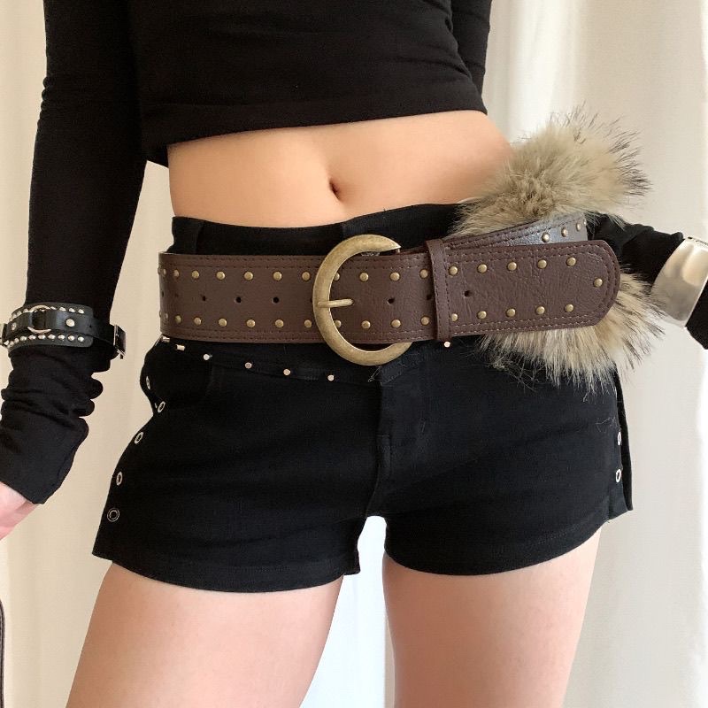 A retro punk-style rivet wide belt for women paired with a skirt, denim pants at the waist, and a trendy brown belt accessory Specification drawing