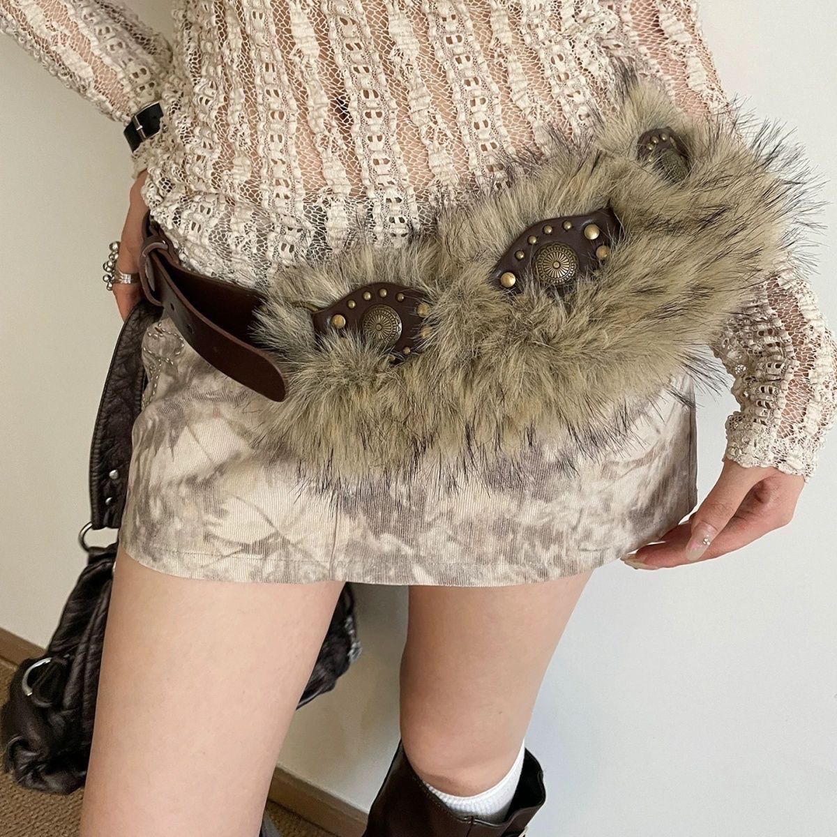 Autumn and winter photos: Retro belt with ethnic style, niche and high-end feel, Bohemian-style hand-woven waist chain accessory for women details Picture