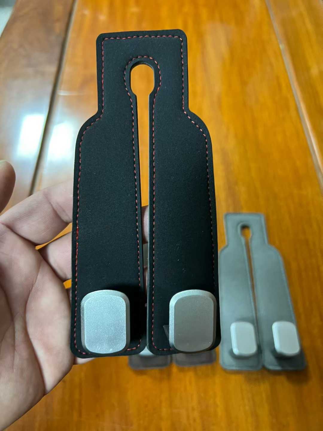 PU rear hook, suede leather, high-end texture, car hook, multi-functional car vacuum cleaner, portable handheld keyboard, car vacuum cleaner, home car interior wonder Item Picture