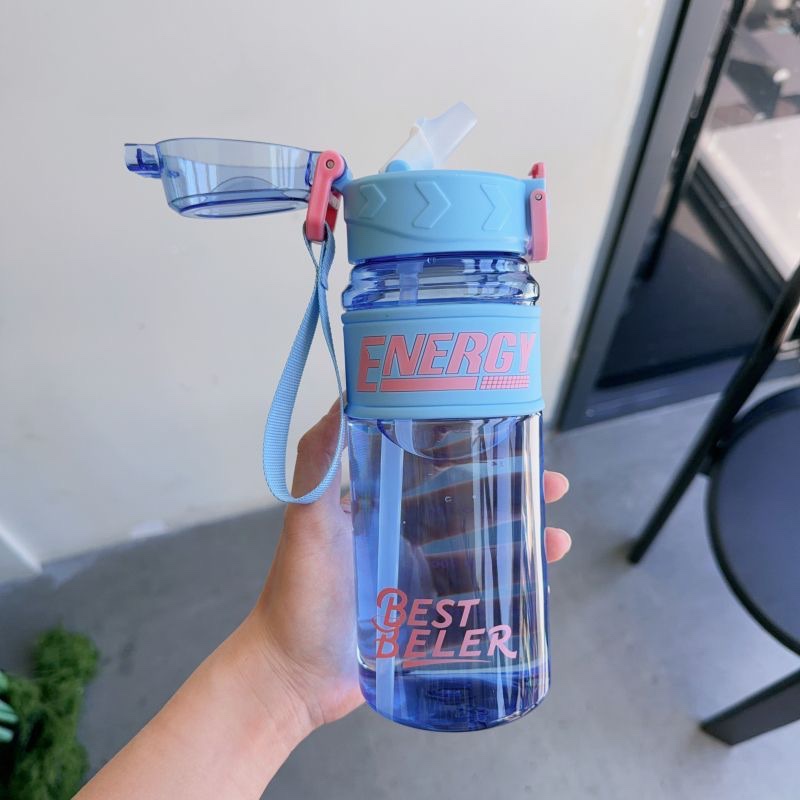 Water cups, other large-capacity straw cups, men's and women's outdoor sports and fitness, high appearance level, portable anti-drop student plastic cups, 780ML, 2131-945 Application Scenario