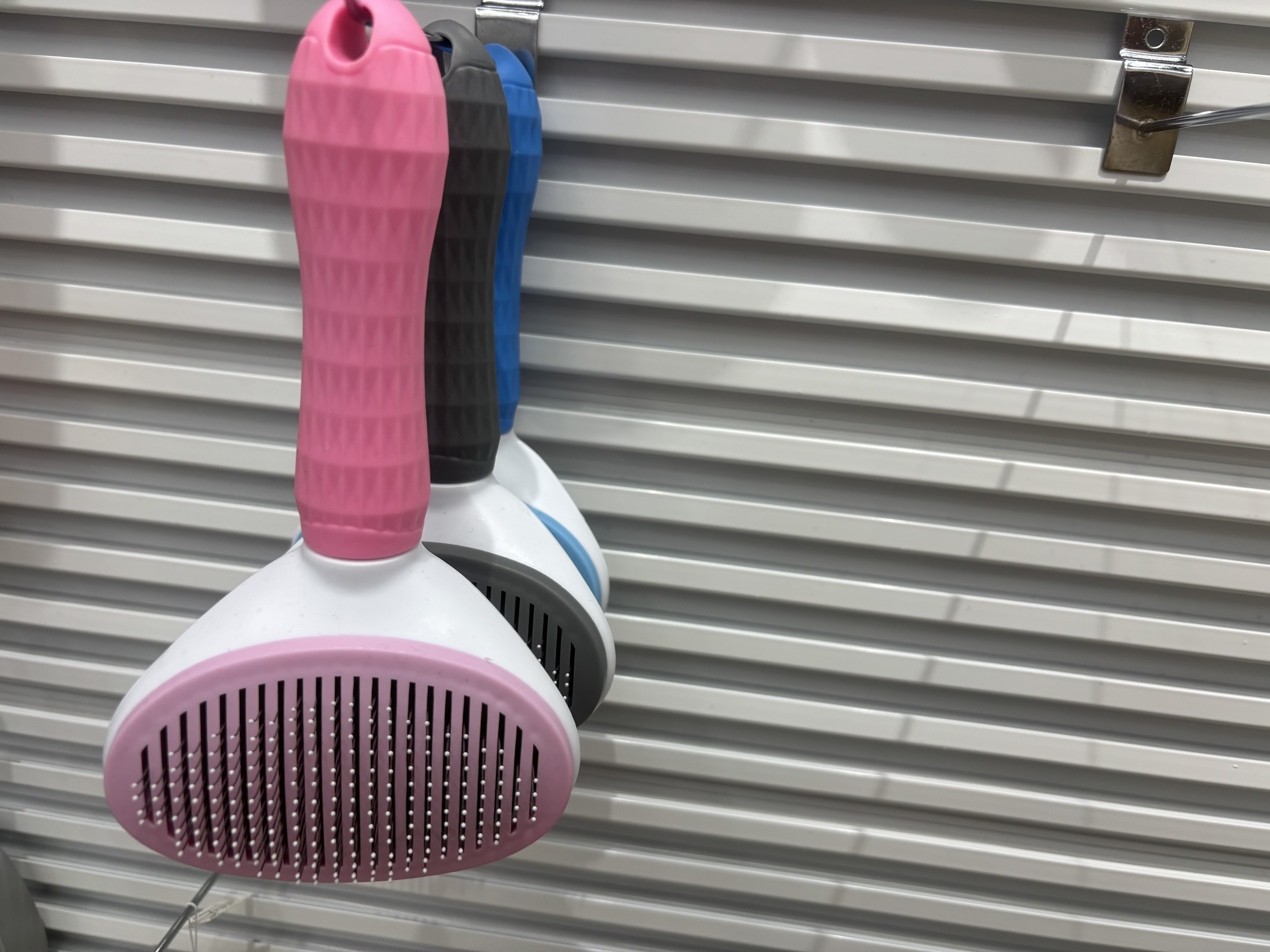 宠物用品宠物喂食碗宠物自动喂食器宠物食盆耐用实用多功能宠物餐具宠物猫梳子宠物用品产品图