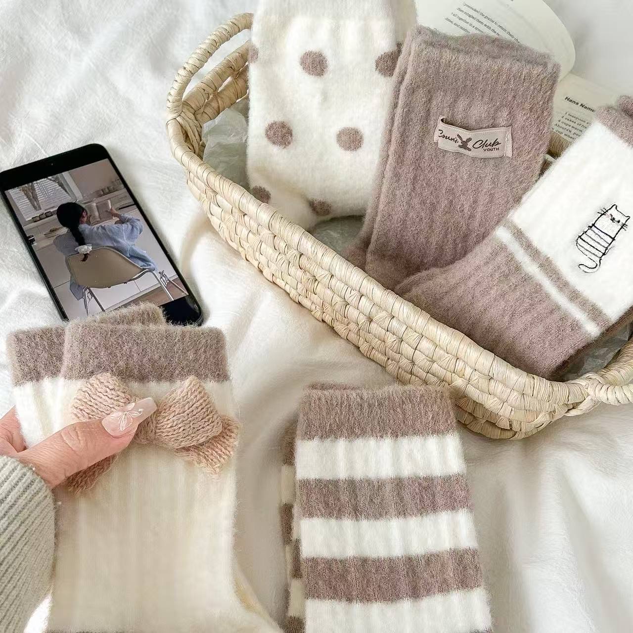 Fashionable embroidered floor socks, home socks, soft fleece soft and comfortable women's all sizes details Picture