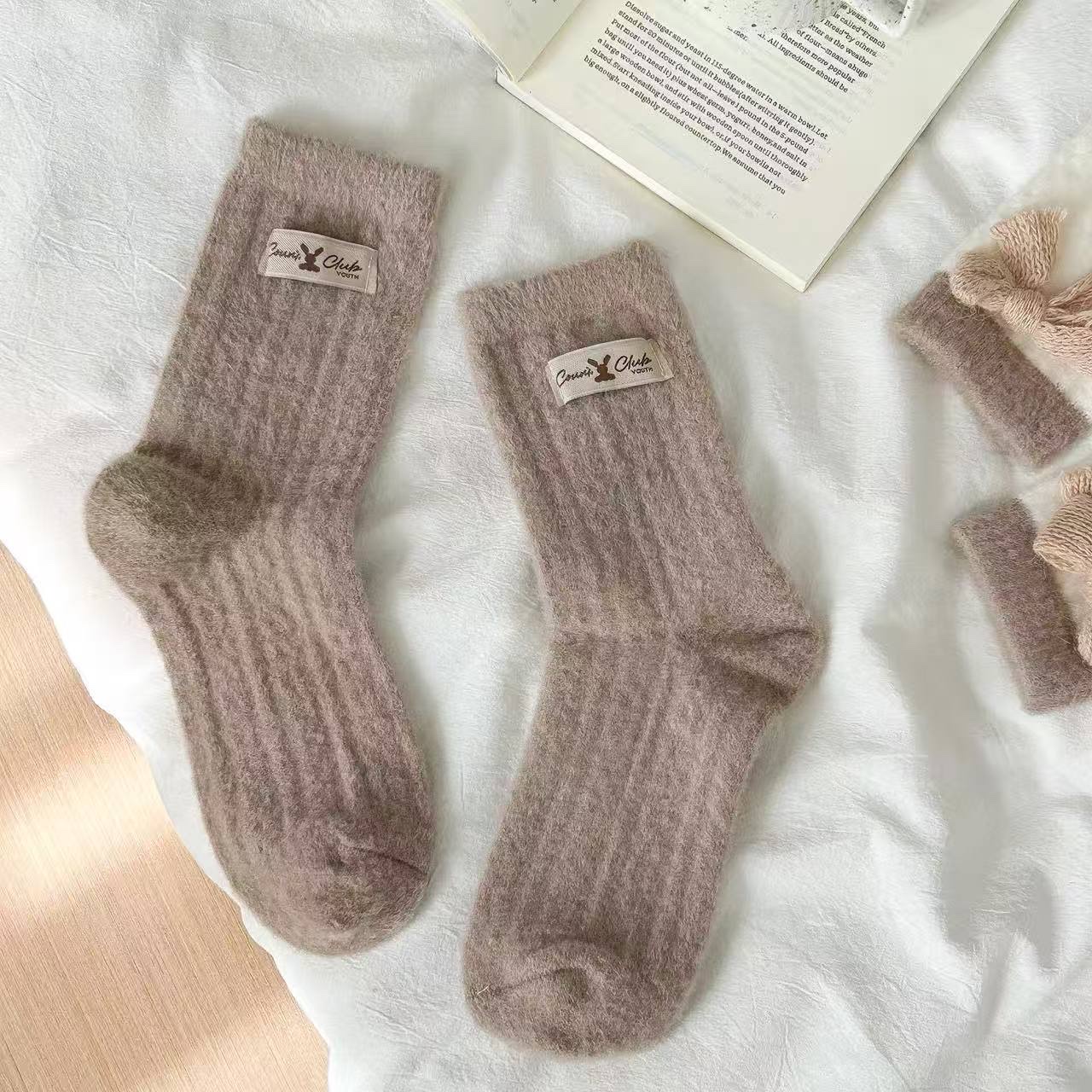 Fashionable embroidered floor socks, home socks, soft fleece soft and comfortable women's all sizes Application Scenario