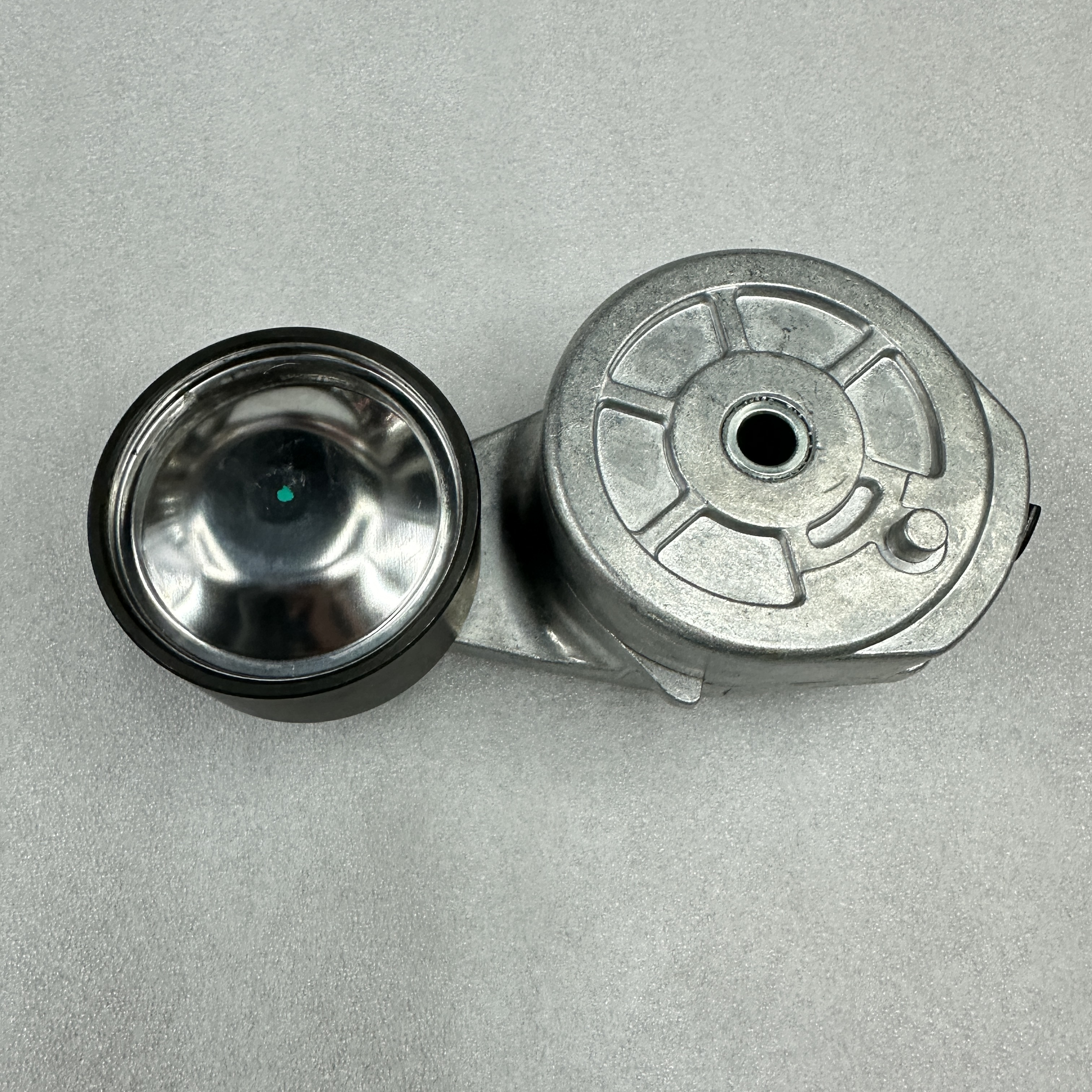 Excavator parts are suitable for CAT excavator tensioner wheels 377-9082 3779082 Item Picture