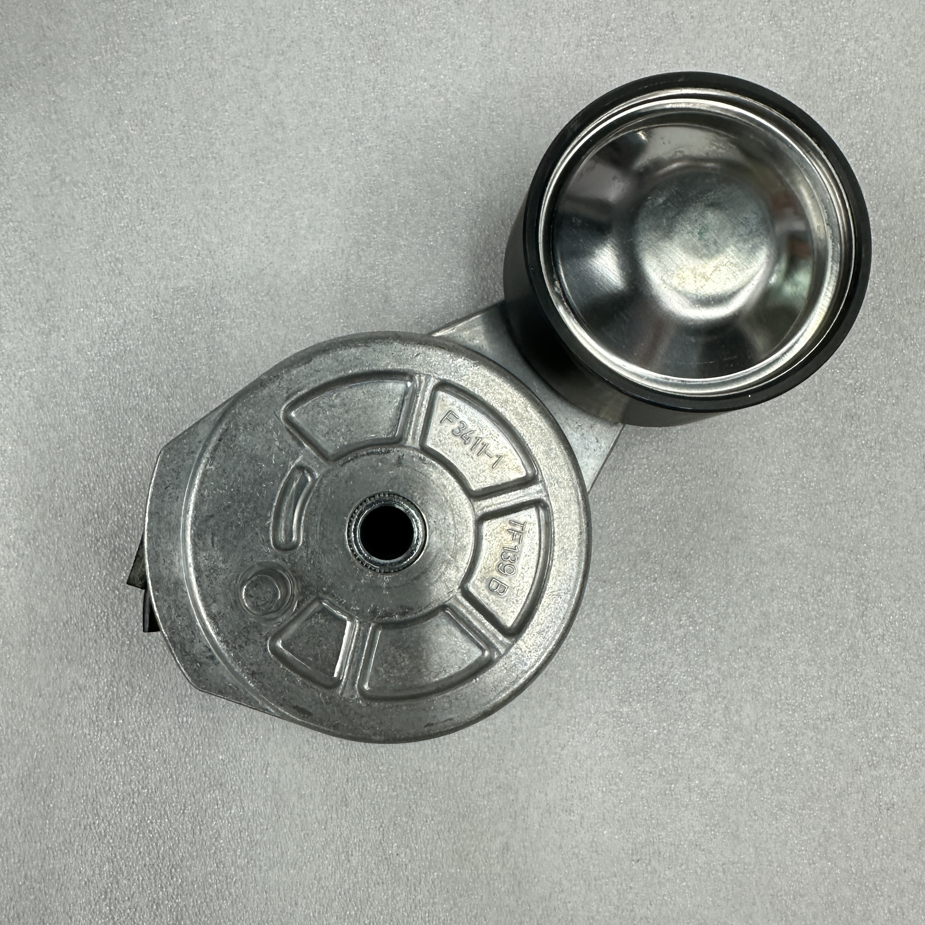 تنطبق قطع غيار السيارات الهندسية على محرك CATT Catel Catel Case) الذي يعمل بعجلات قوية من 377 إلى 9087 3779087