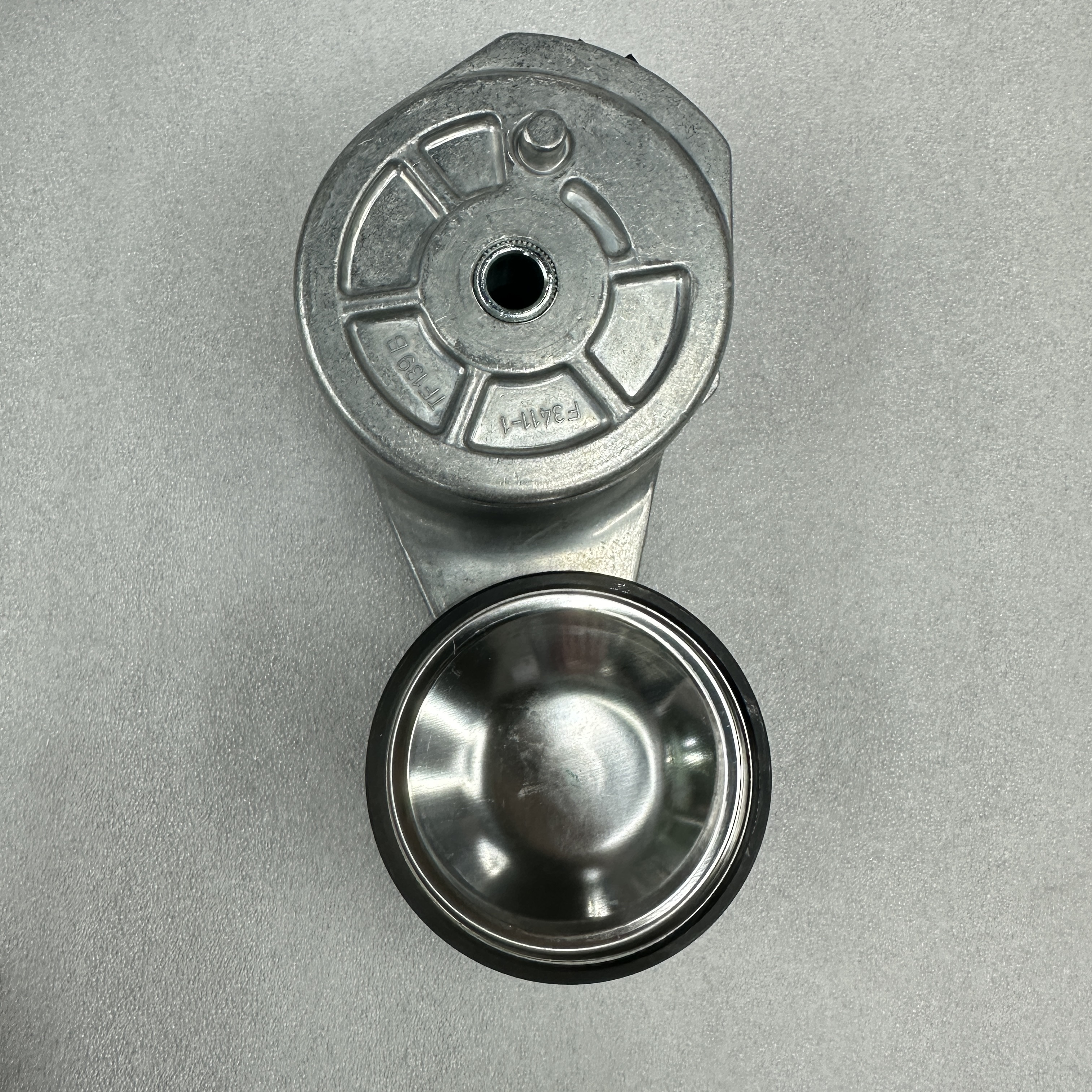 تنطبق قطع غيار السيارات الهندسية على محرك CATT Catel Catel Case) الذي يعمل بعجلات قوية من 377 إلى 9087 3779087 Application Scenario