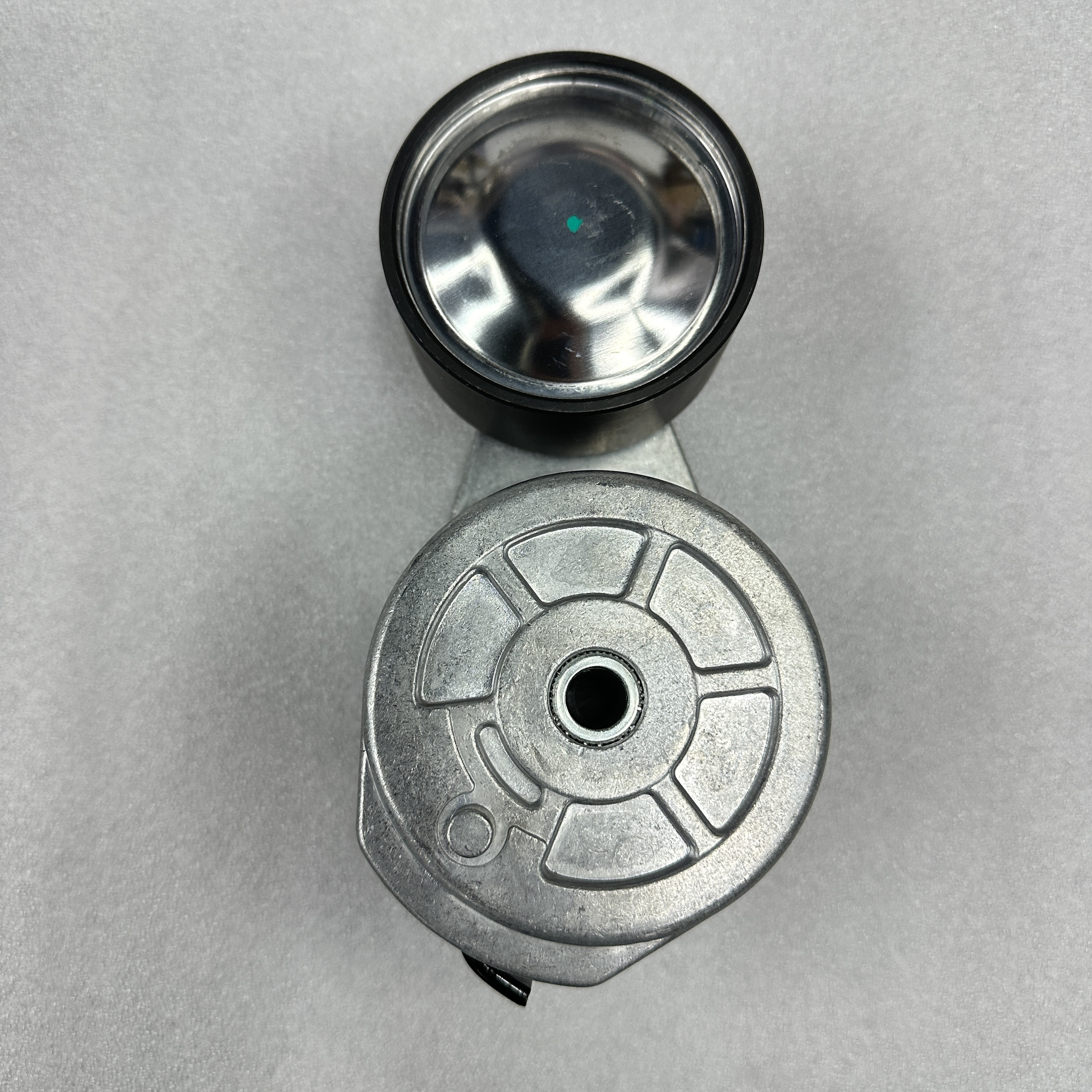 Excavator parts are suitable for CAT excavator tensioner wheels 377-9082 3779082 Specification image