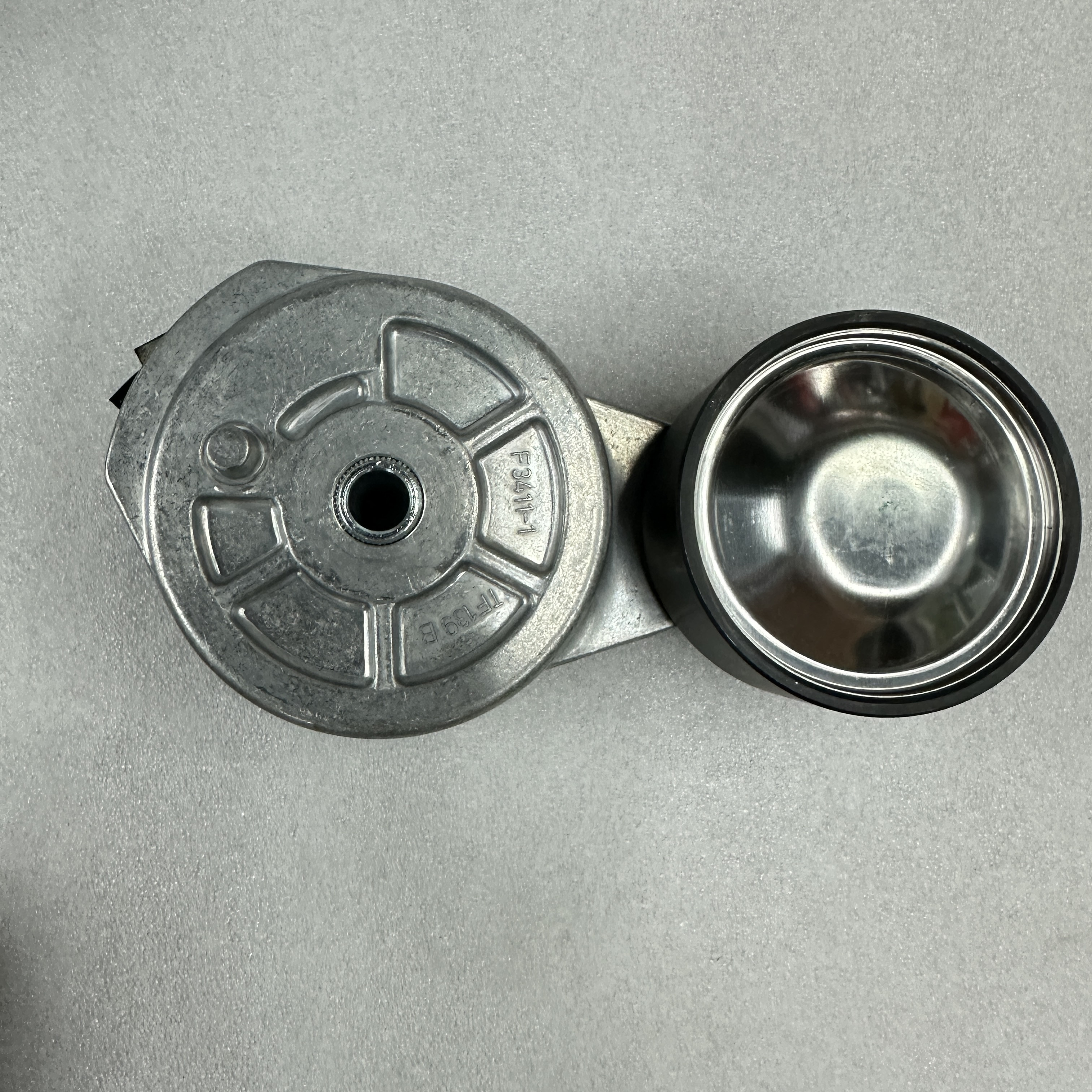 تنطبق قطع غيار السيارات الهندسية على محرك CATT Catel Catel Case) الذي يعمل بعجلات قوية من 377 إلى 9087 3779087 details Picture