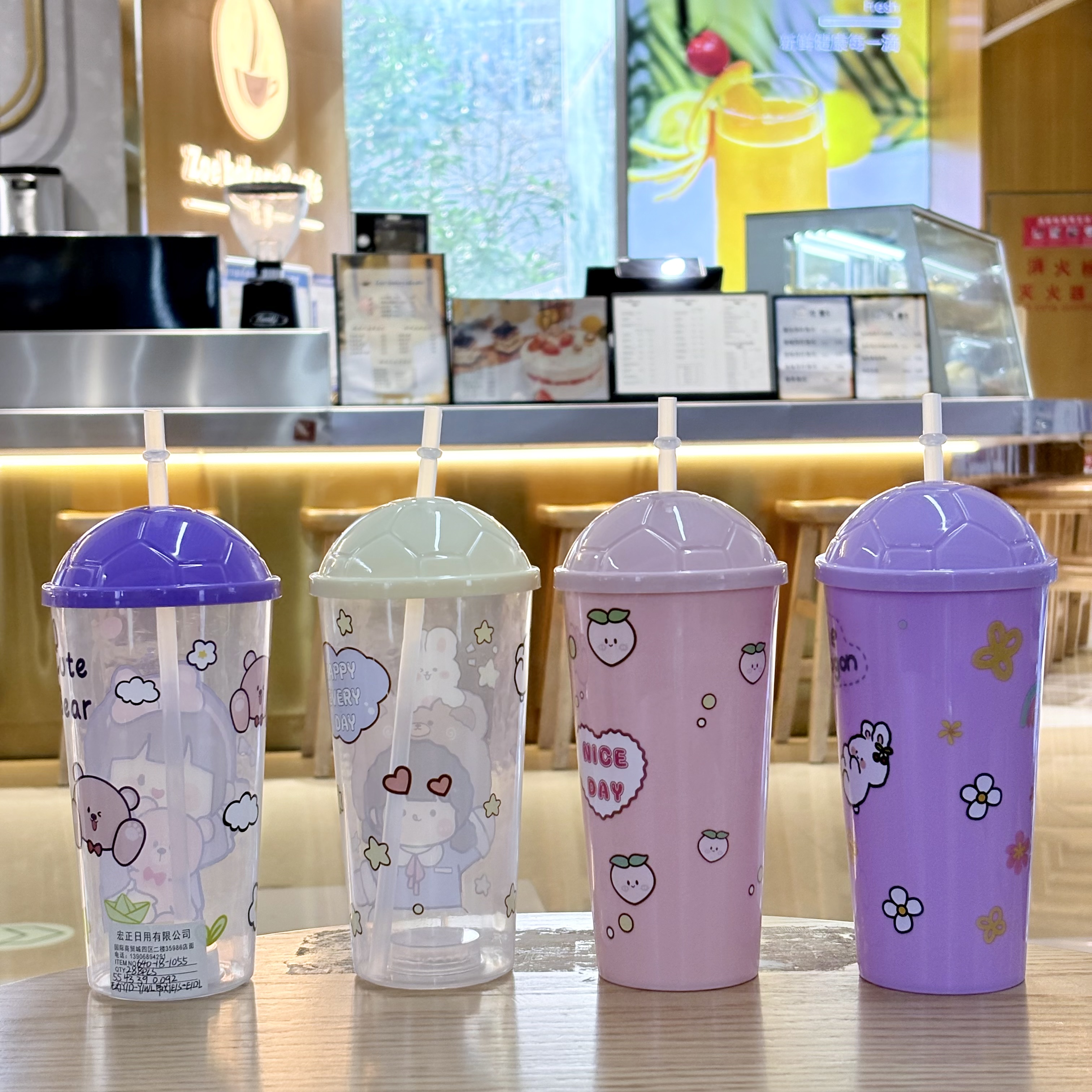 Plastic cups, large-capacity straw cups, shaker cups, cute and niche Instagram couple cups for men and women Specification drawing