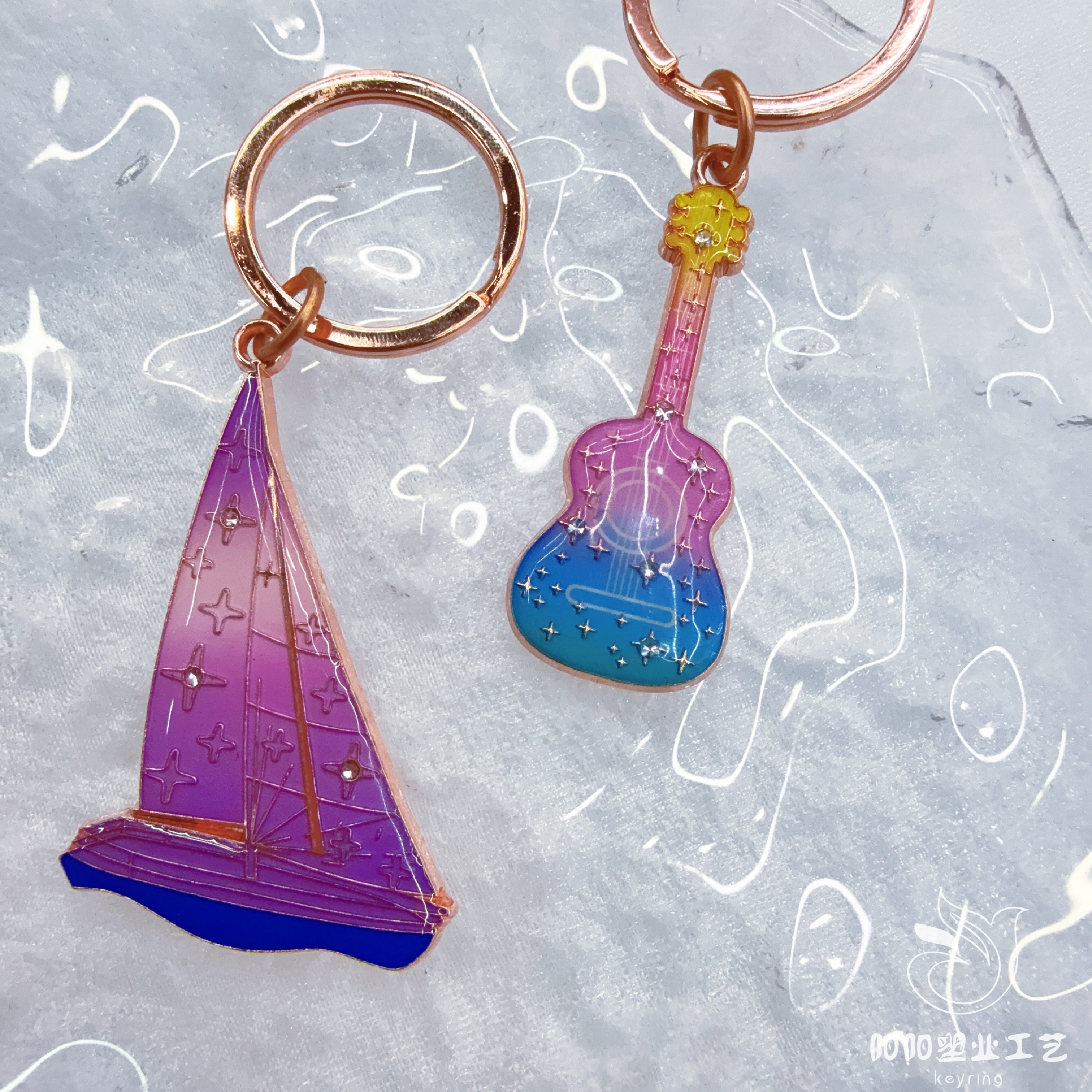 Tourist souvenirs, guitar keychains, rhinestones, sailboat pendants, decorative items, small gifts, metal keychains, epoxy resin Item Picture