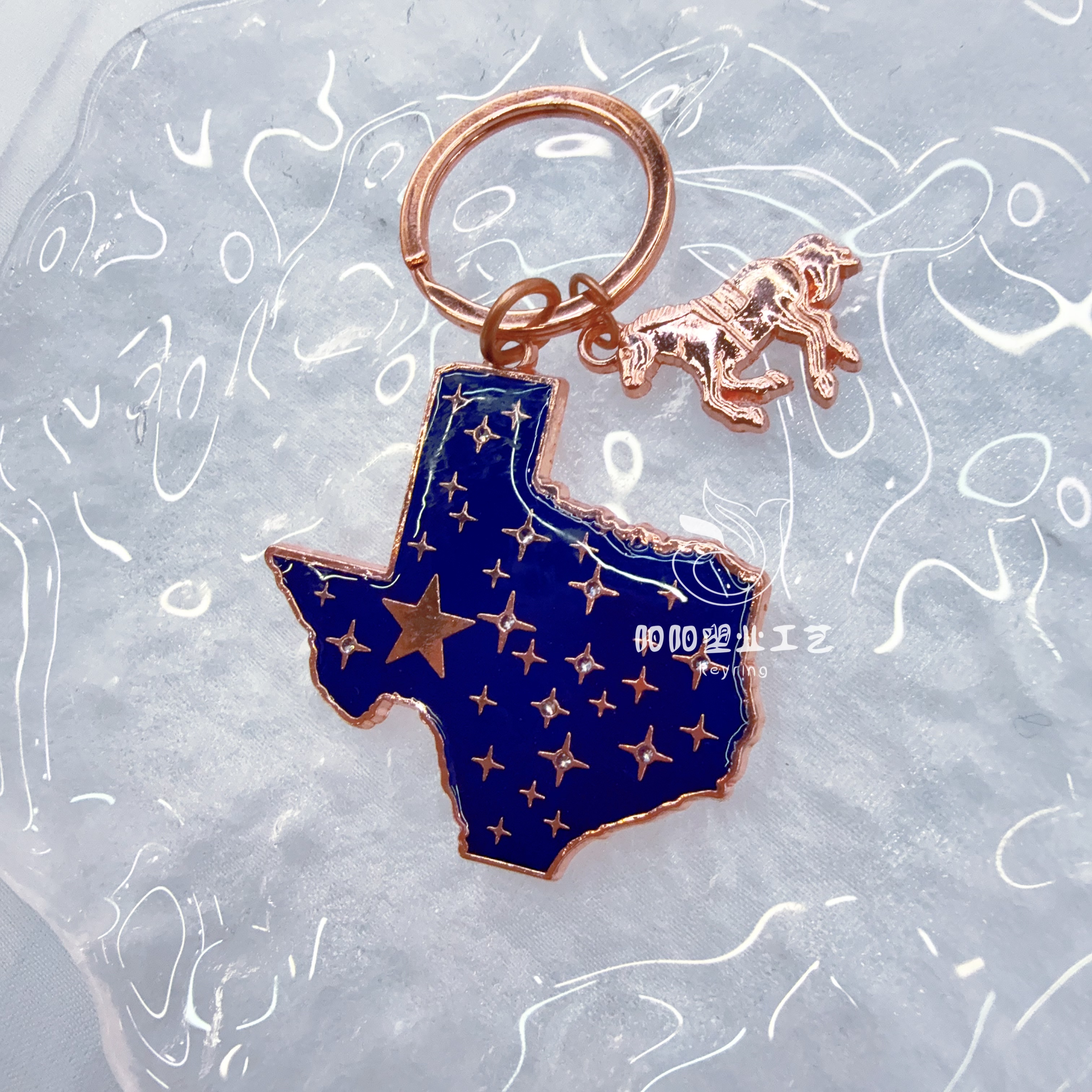 Cross-border best-selling British-style flag, national city landmark pendants, personalized accessories, small gifts, keychains, souvenirs, pony keychains, Horse Year pendants, keychains, hummingbird keychains, keyrings Application Scenario