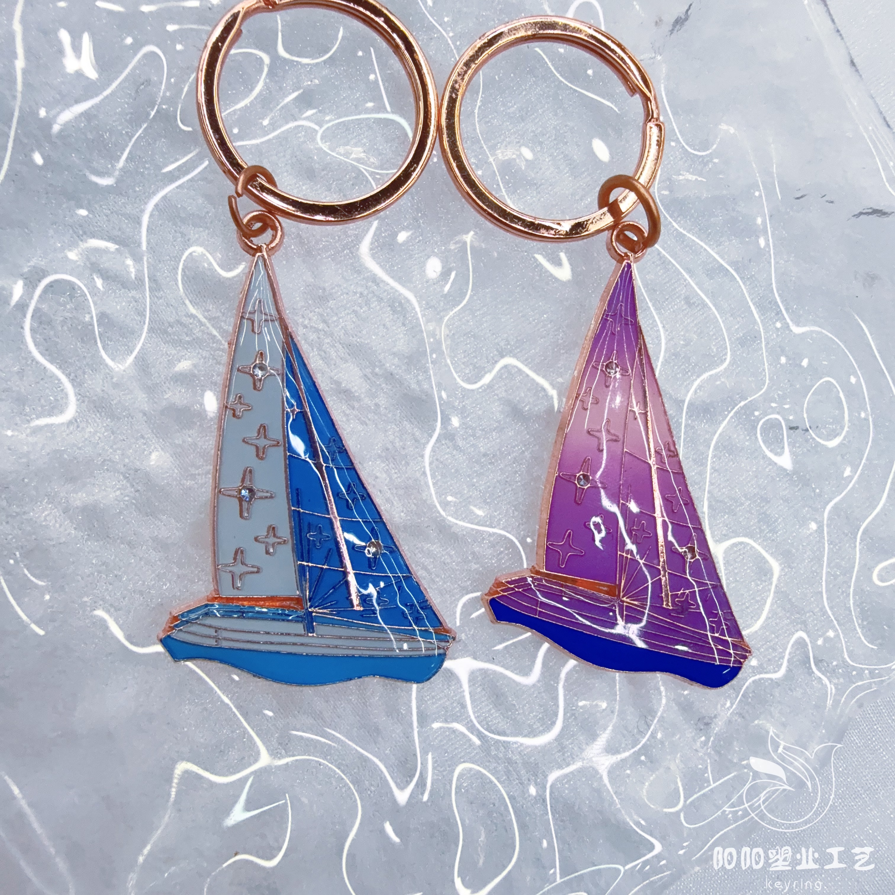 Tourist souvenirs, guitar keychains, rhinestones, sailboat pendants, decorative items, small gifts, metal keychains, epoxy resin details Picture