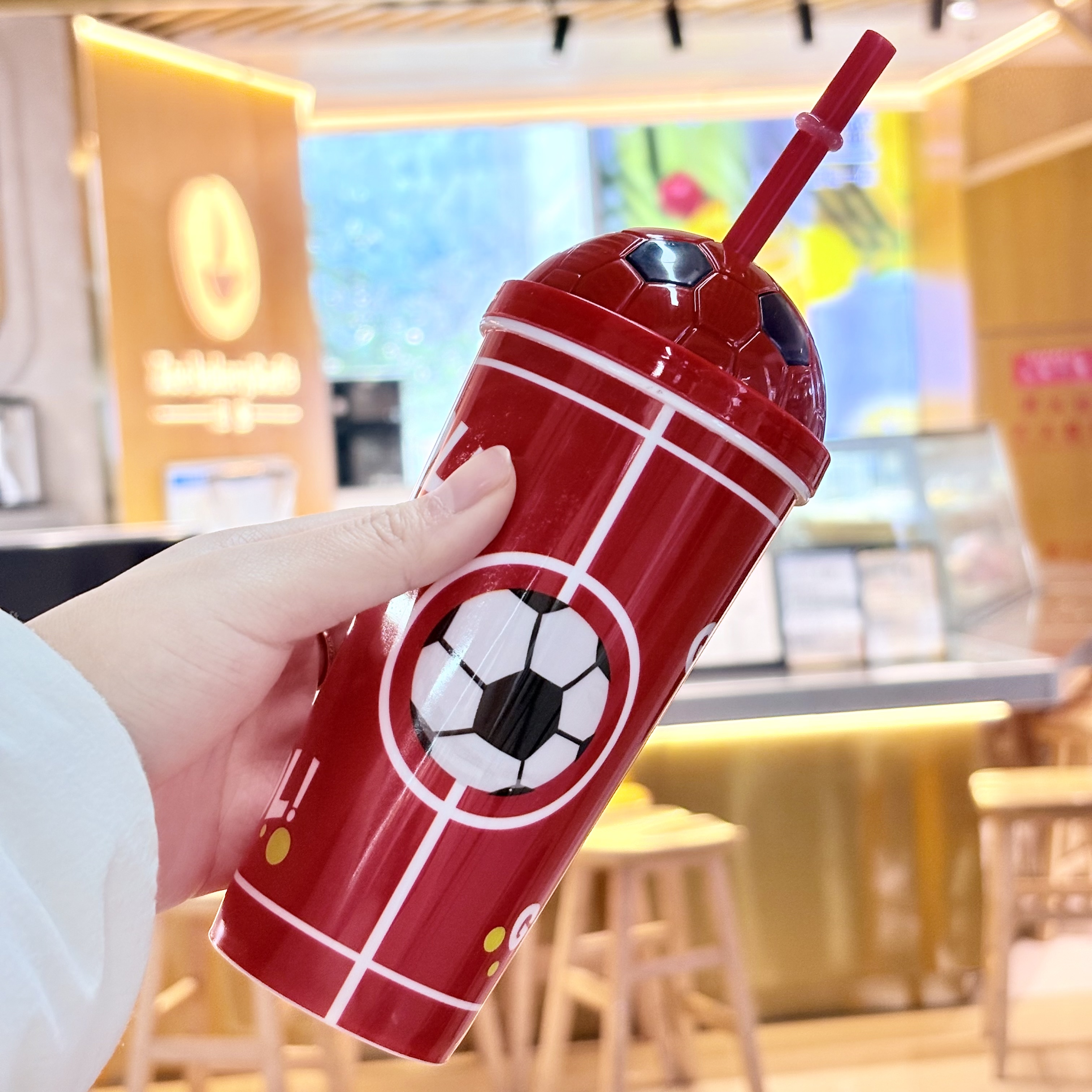 Three-piece set of water cups, straw cups, World Cup style plastic cups, shockproof and leak-proof portable water bottles A61-A62-A63-1018 Q/Y Application Scenario