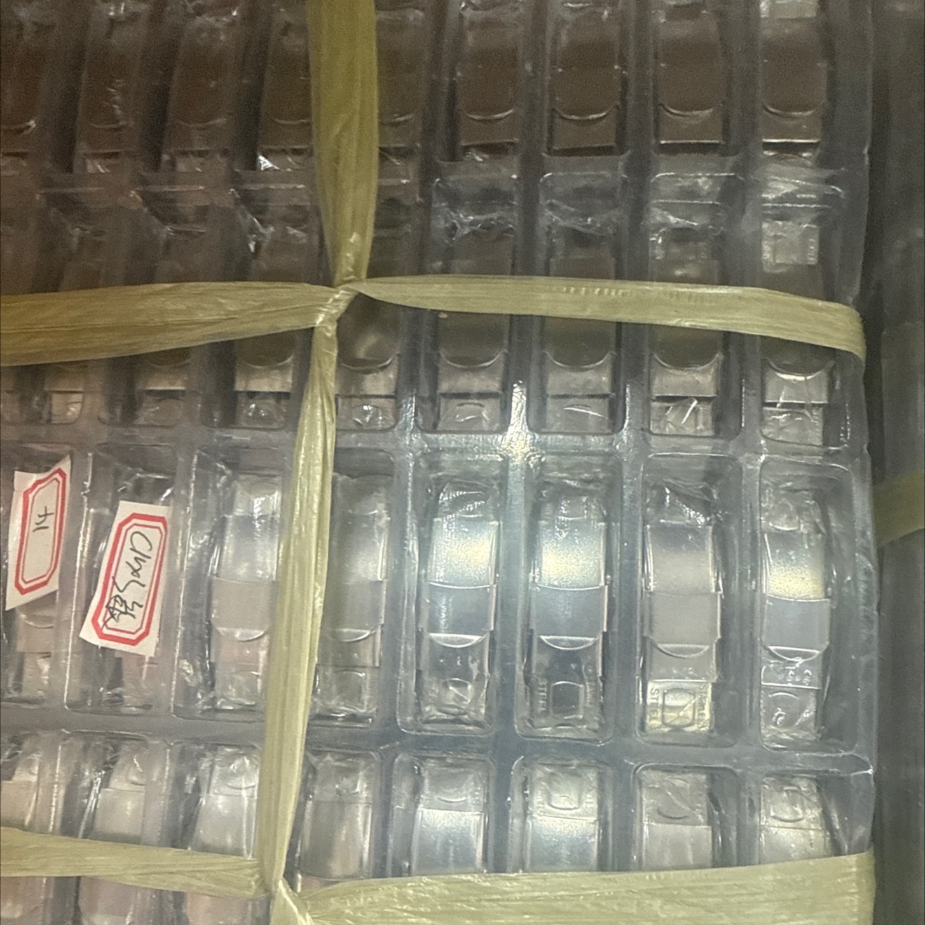 Magnetic clasp for women's autumn and winter style, stainless steel lobster clasp, fish tail clasp, coil plastic clasp, color-preserving and fashionable accessories details Picture