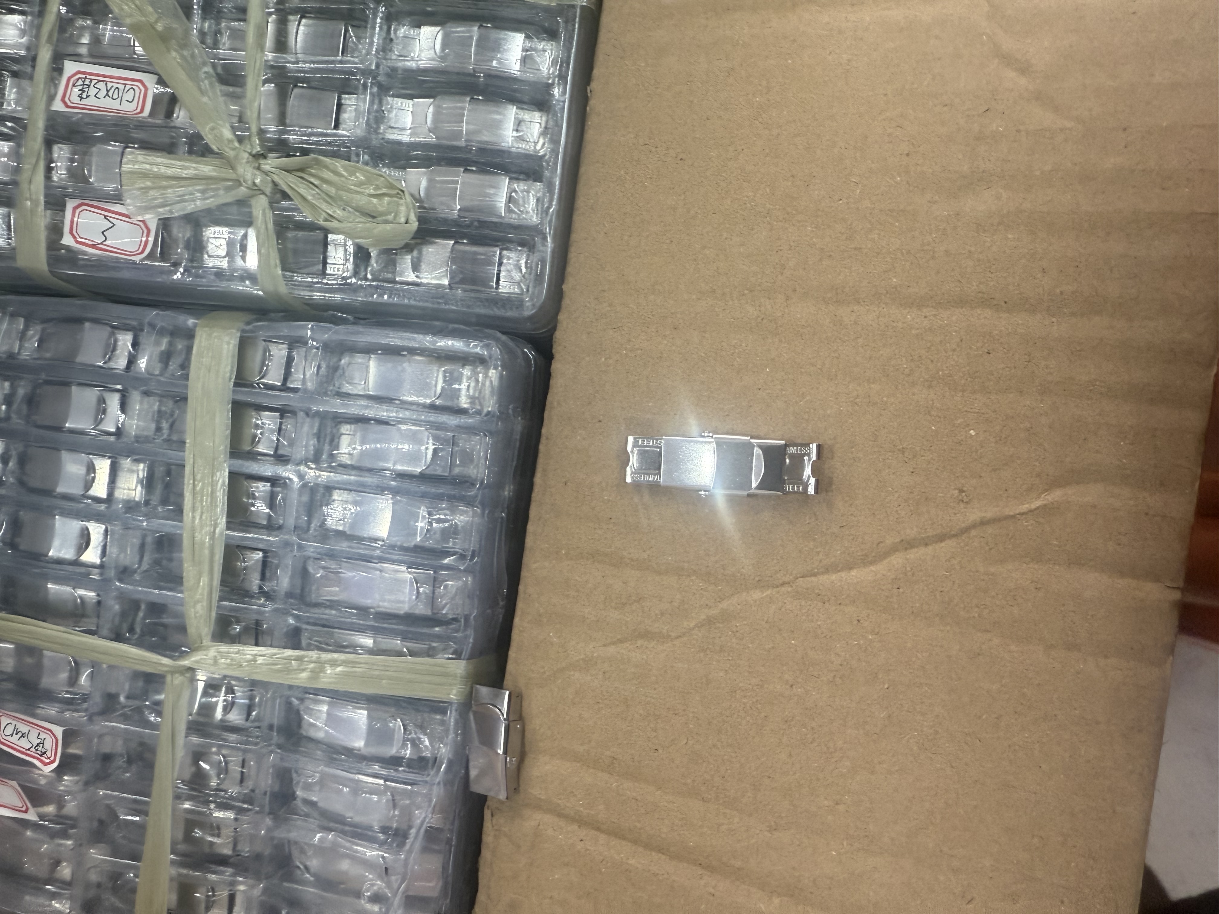 磁吸扣女秋冬气质不锈钢龙虾扣鱼尾扣线圈塑料扣保色时尚配件