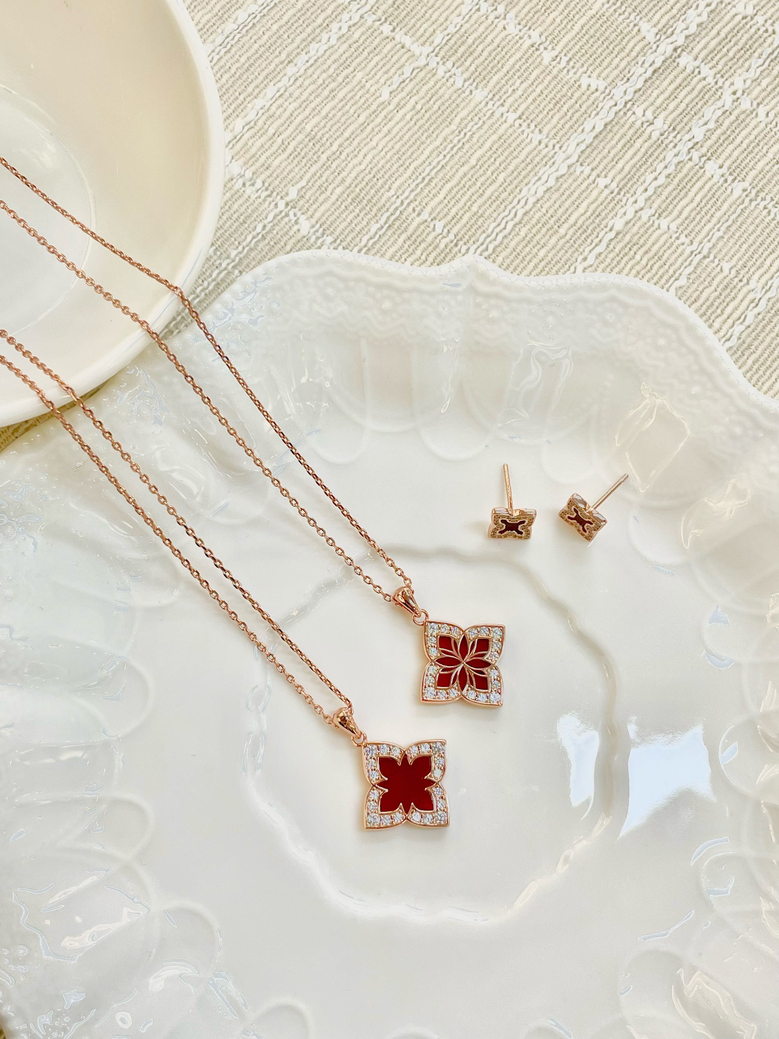 【 Star Style 】 NOLYN brand Fei Series Suzhou New Year Necklace, Silver Light Luxury design, Red agate Versatile Necklace, collarbone chain necklace Item Picture