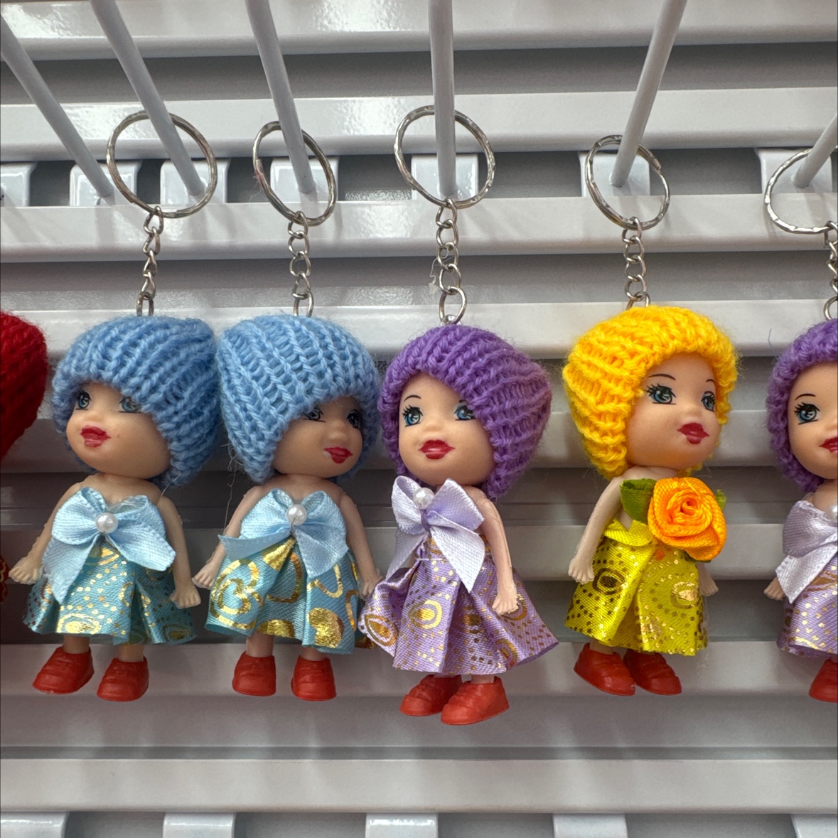 Cute woolen hats, confused dolls, vinyl clowns, dolls, mobile phone chains, clowns, confused girls, cute pendants, best-selling keychains, vinyl figurines, pendants and gifts Specification image