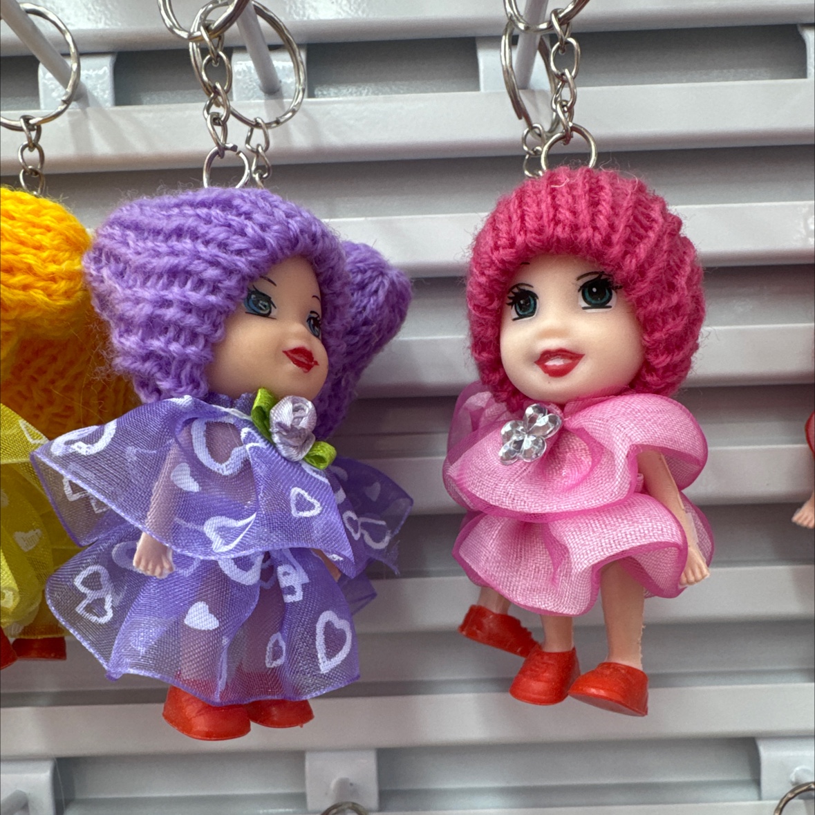 Cute woolen hats, confused dolls, vinyl clowns, dolls, mobile phone chains, clowns, confused girls, cute pendants, best-selling keychains, vinyl figurines, pendants and gifts details Picture