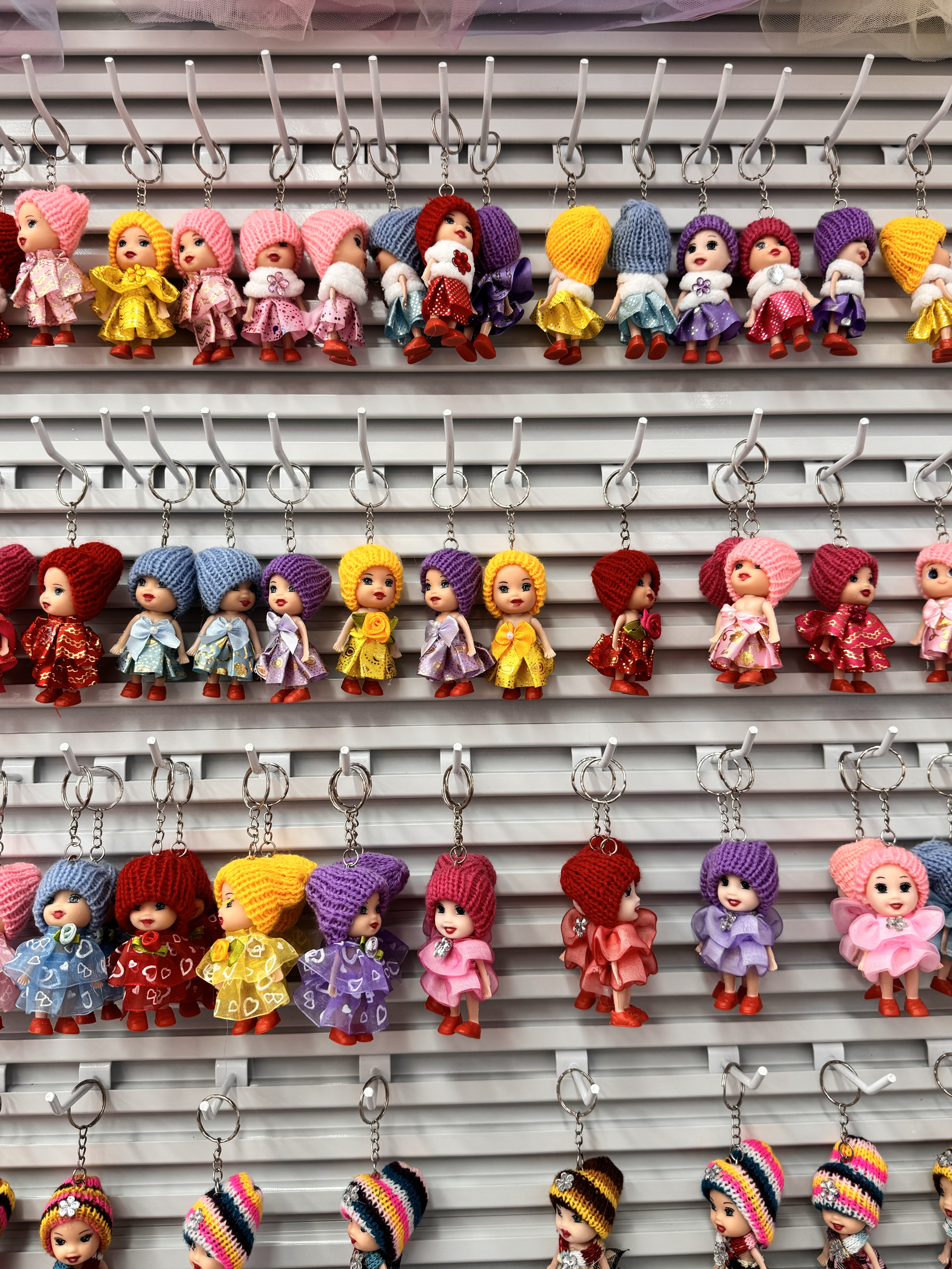 Cute woolen hats, confused dolls, vinyl clowns, dolls, mobile phone chains, clowns, confused girls, cute pendants, best-selling keychains, vinyl figurines, pendants and gifts