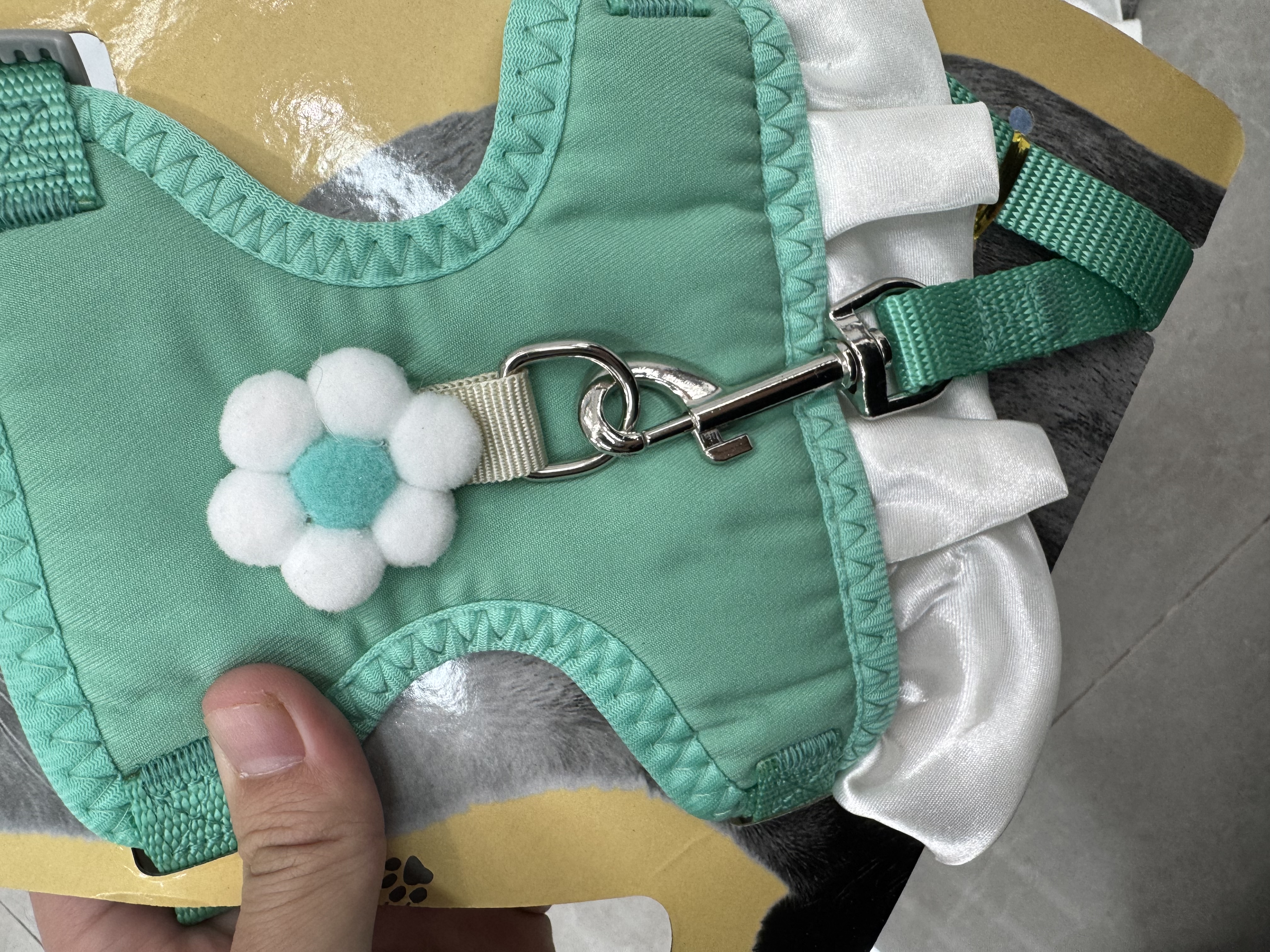 猫咪专属小花裙摆胸背牵引绳 | 大号防挣脱遛猫绳 宠物项圈用品 项链宠物用品 宠物配饰 饰品宠物用品 宠物项圈产品图