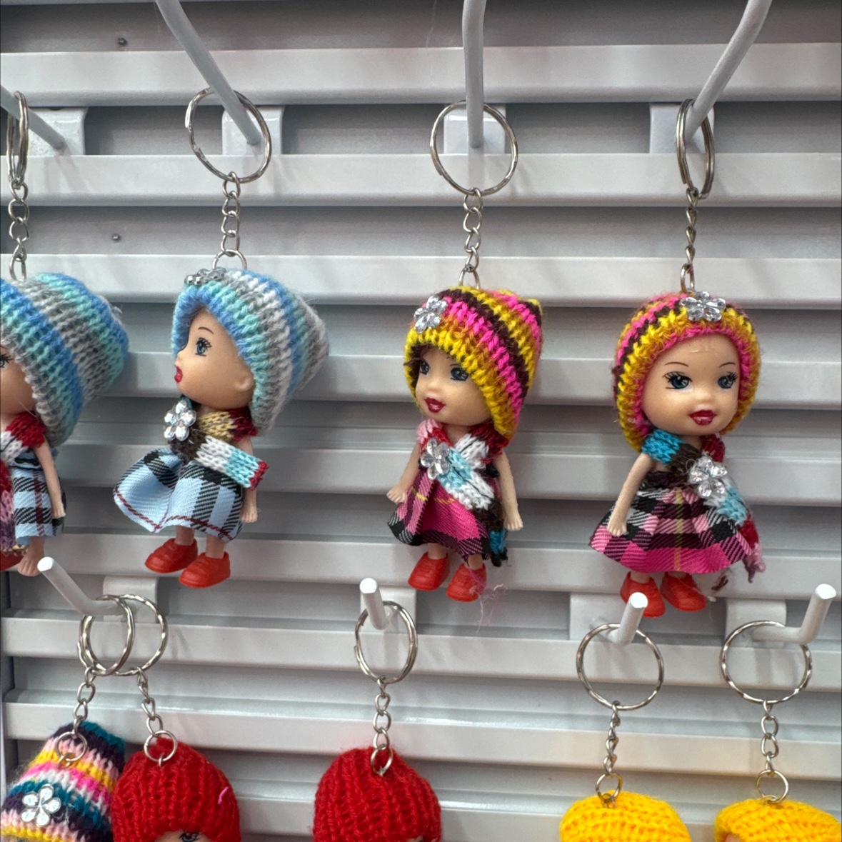 Cute woolen hats, confused dolls, vinyl clowns, dolls, mobile phone chains, clowns, confused girls, cute pendants, best-selling keychains, vinyl figurines, pendants and gifts Item Picture