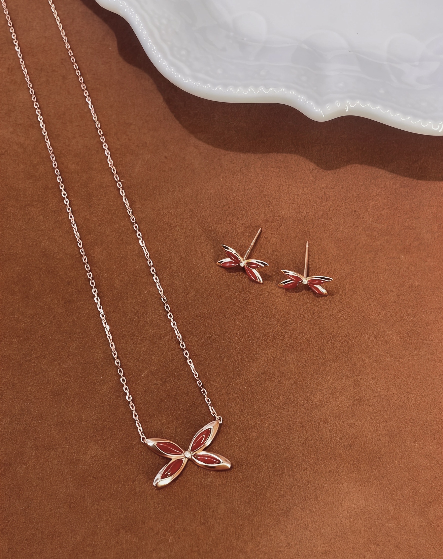 【 NOLYN】 Feather Series Lin Die Feather Sound Necklace, Red Agate Butterfly Girl Light Luxury Niche High-end Birthday Gift, High-end Necklace, Butterfly Necklace Specification image