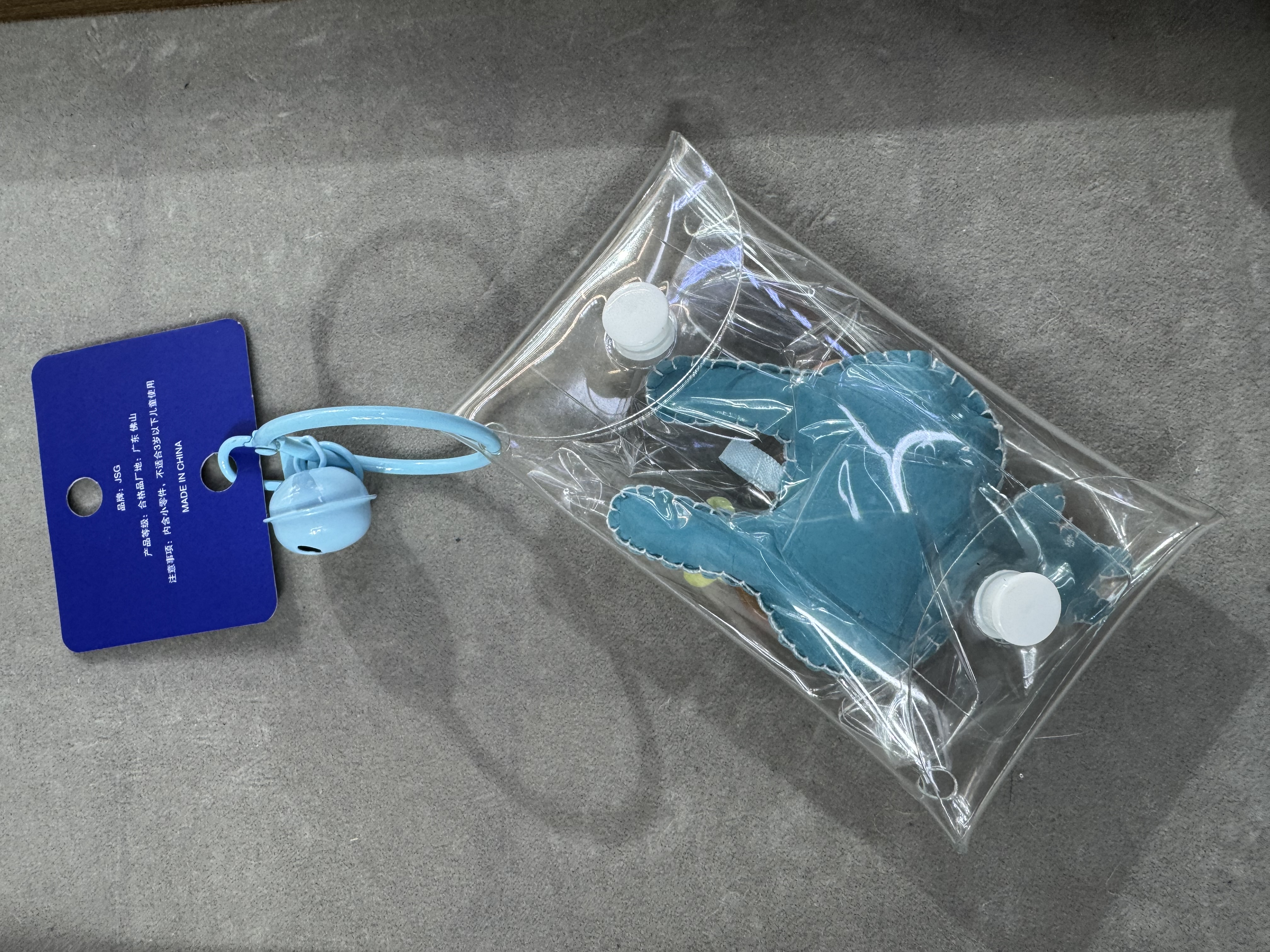 纯手工钥匙扣蓝色小白兔钥匙扣白底实物图