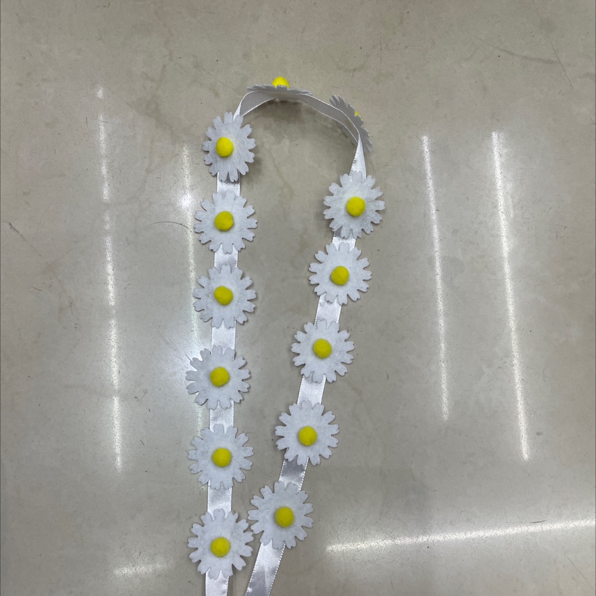 白色毛毡布毛球花环，儿童海边度假头戴装扮可爱拍照神器