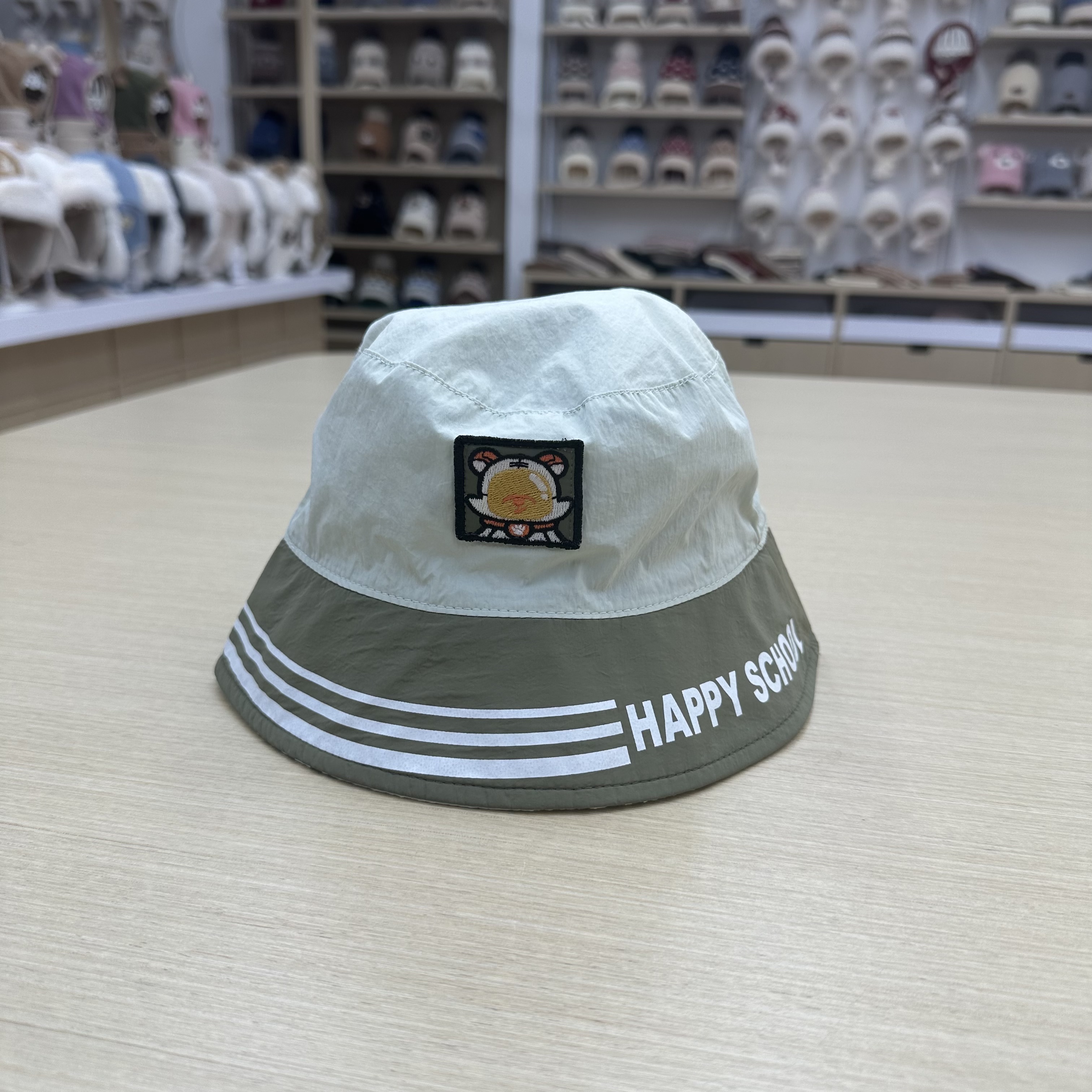 Suitable for children aged 2 to 8. Double-sided fisherman hats, sun hats, summer hats, children's hats, sun hats, and waterproof hats thumbnail