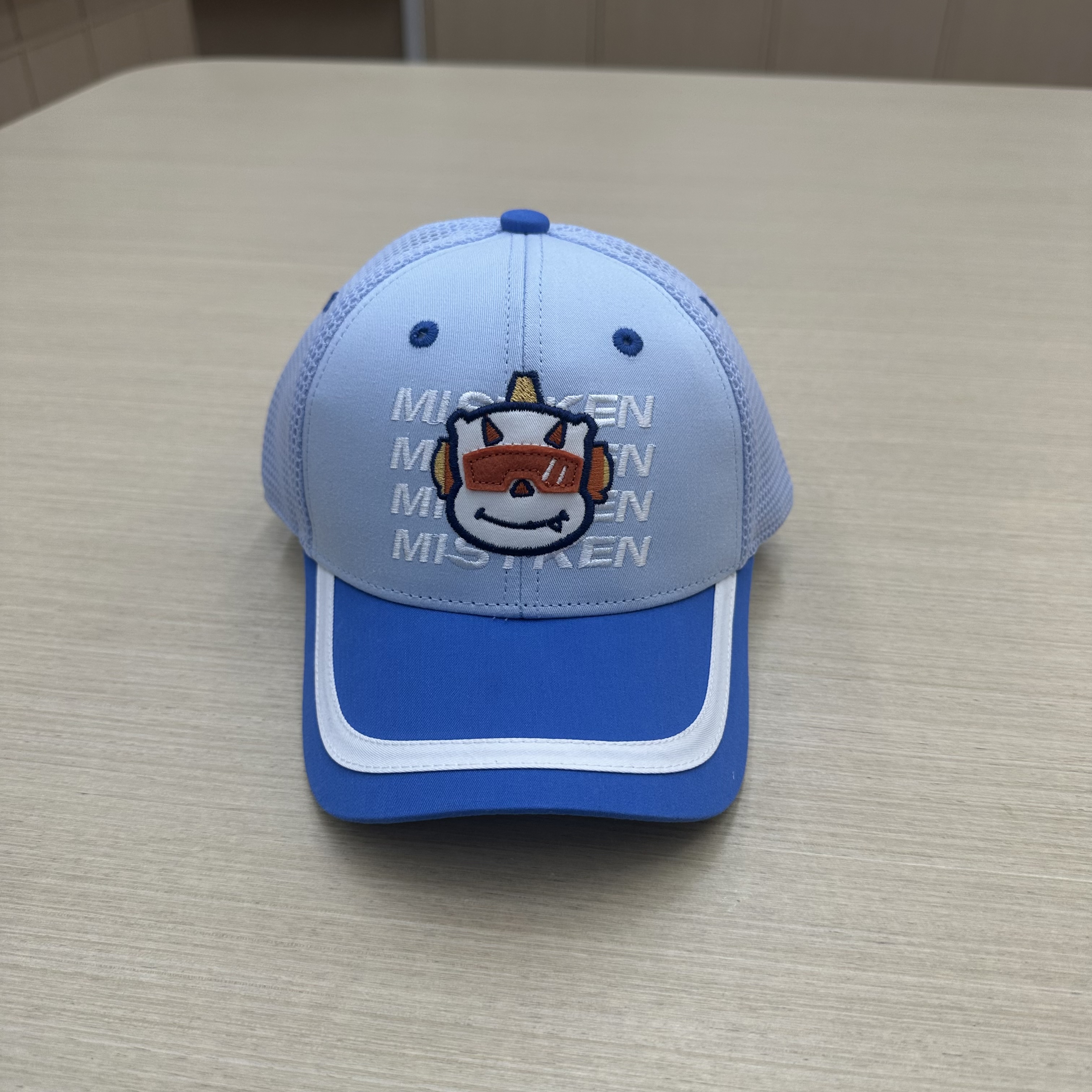 Suitable for children aged 2 to 4, spring and summer curved brim baseball caps, half-net caps, children's caps with hard nets details Picture