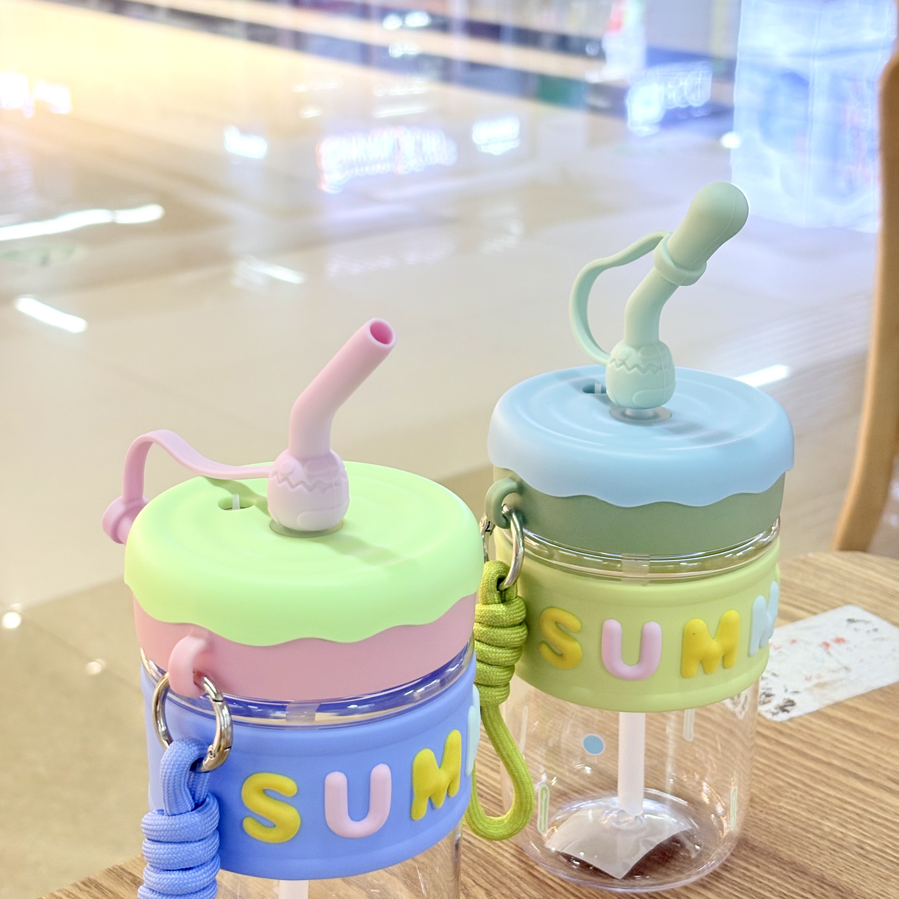 Niche high-temperature resistant plastic cups, portable and easy-to-use cups, male and female student straw cups, heat-resistant water cups, 500ML, 2701-572Q /Q Application Scenario