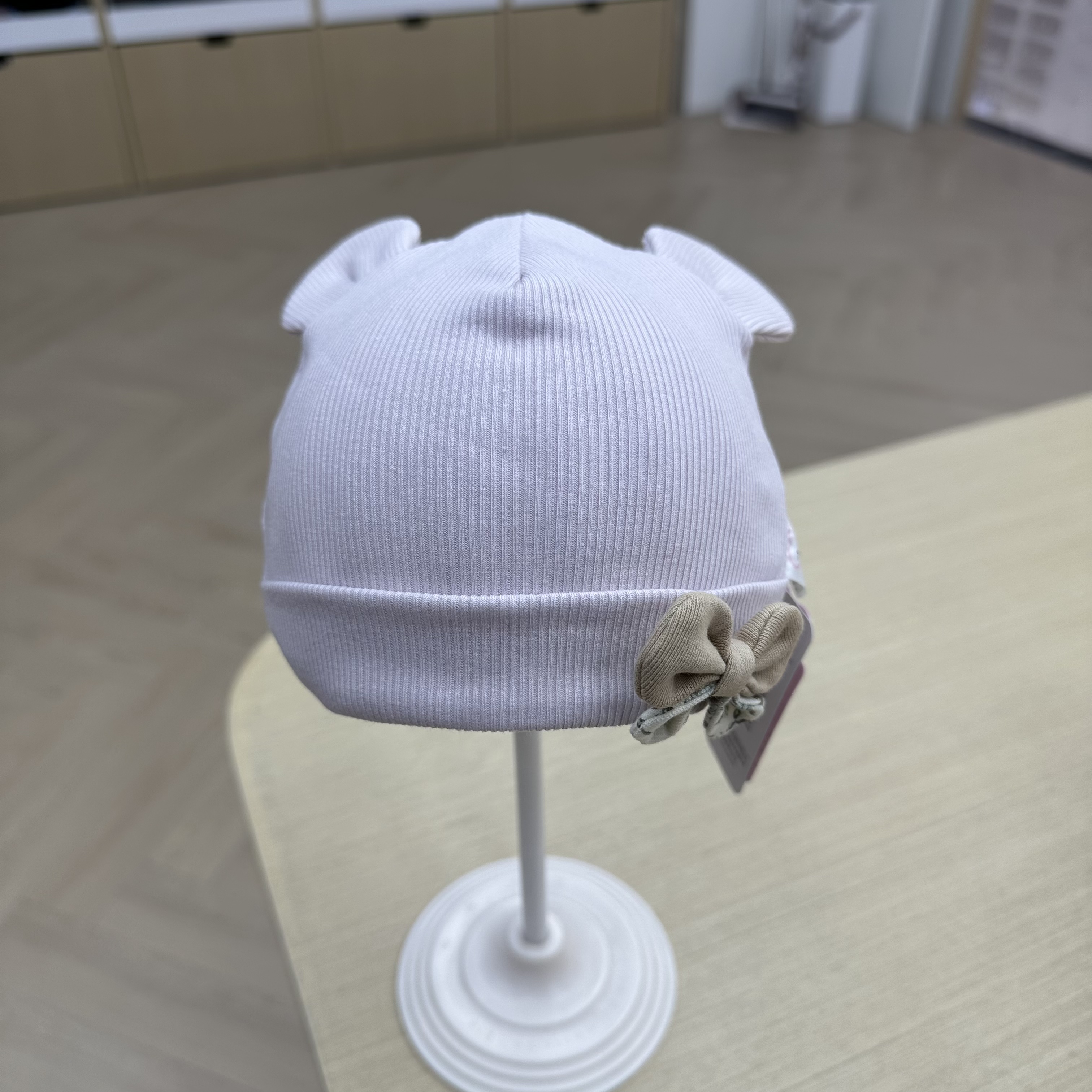 Suitable hats for babies aged 2 to 5 months, baby caps, fetal caps and newborn caps full figure