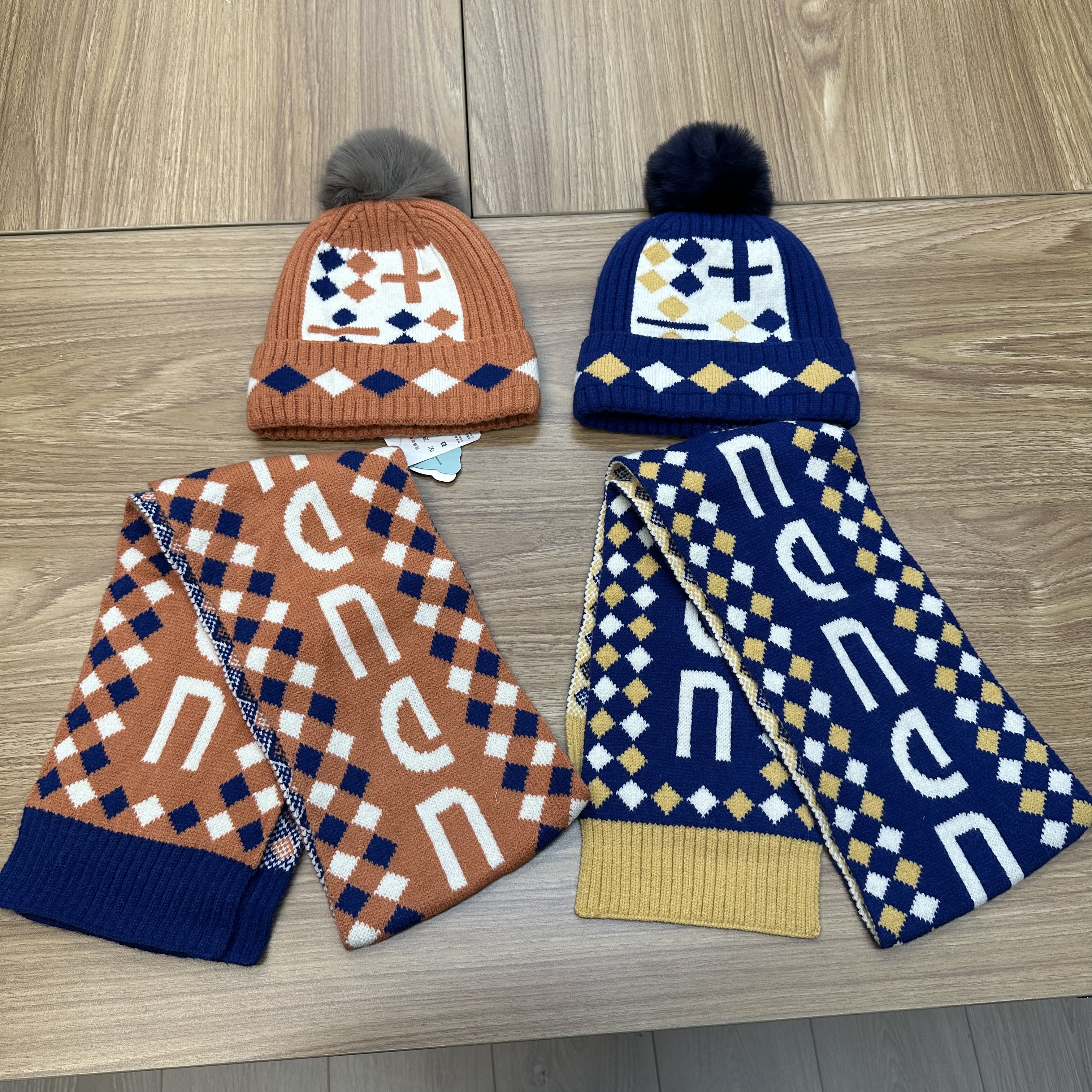 A set of children's hats and scarves for 2-8 years old details Picture