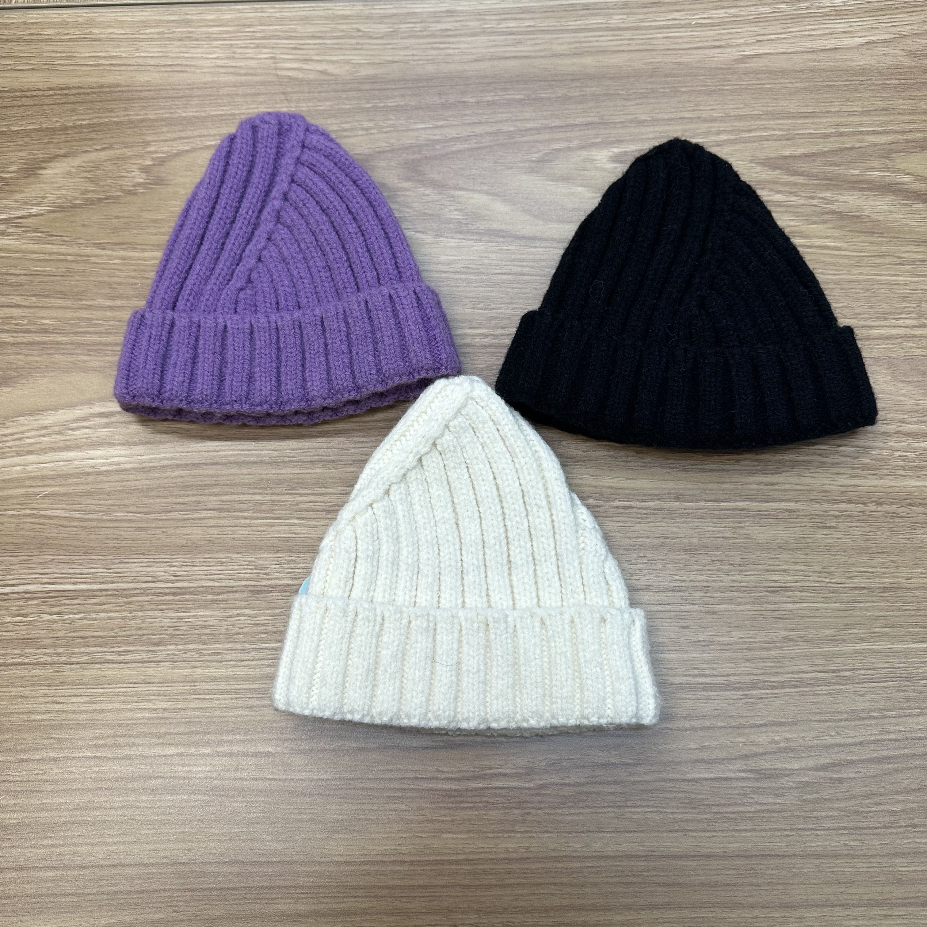 A knitted cap suitable for children aged 1-2 full figure