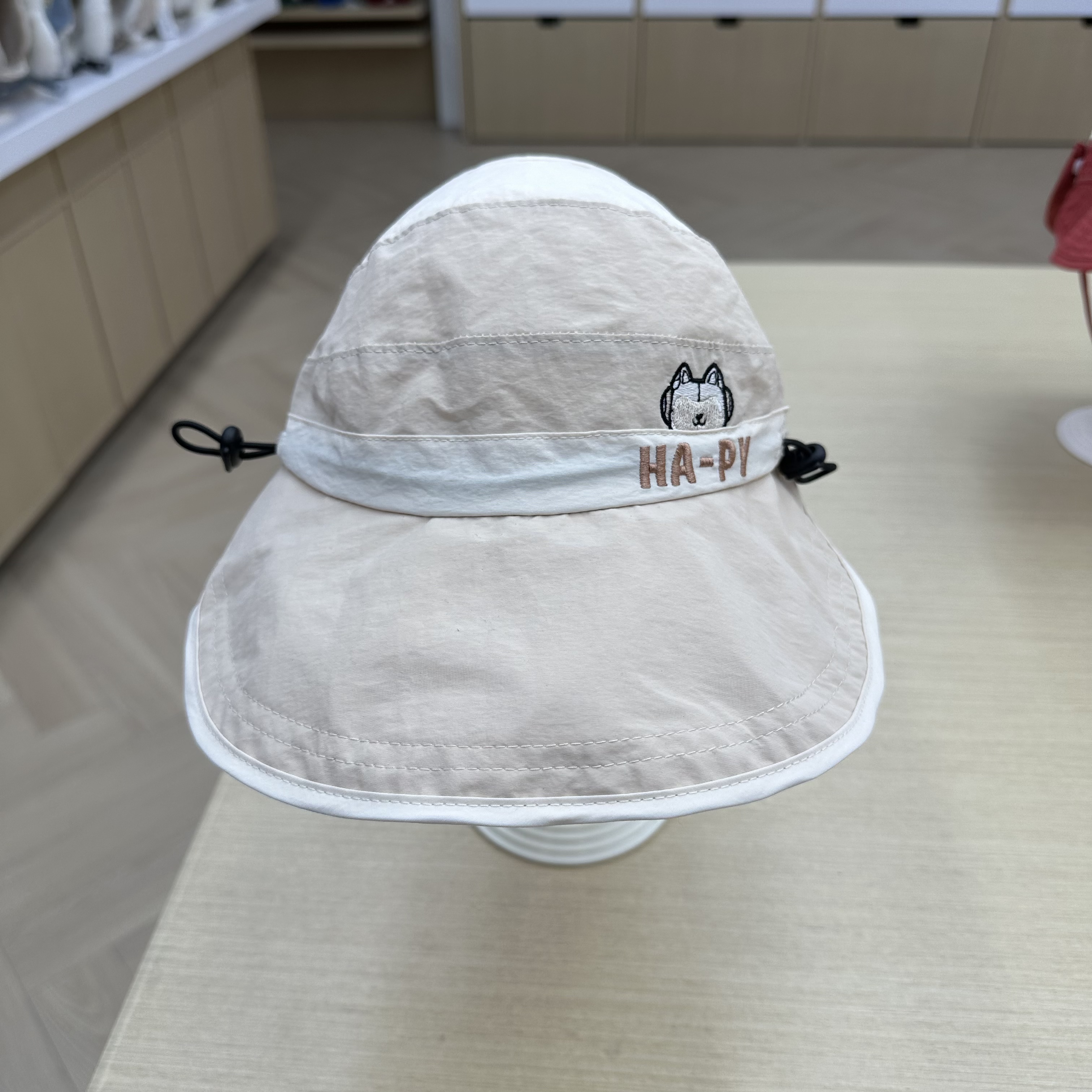 Sun hats, empty top hats, children's hats and sun hats suitable for children aged 5 to 15 full figure