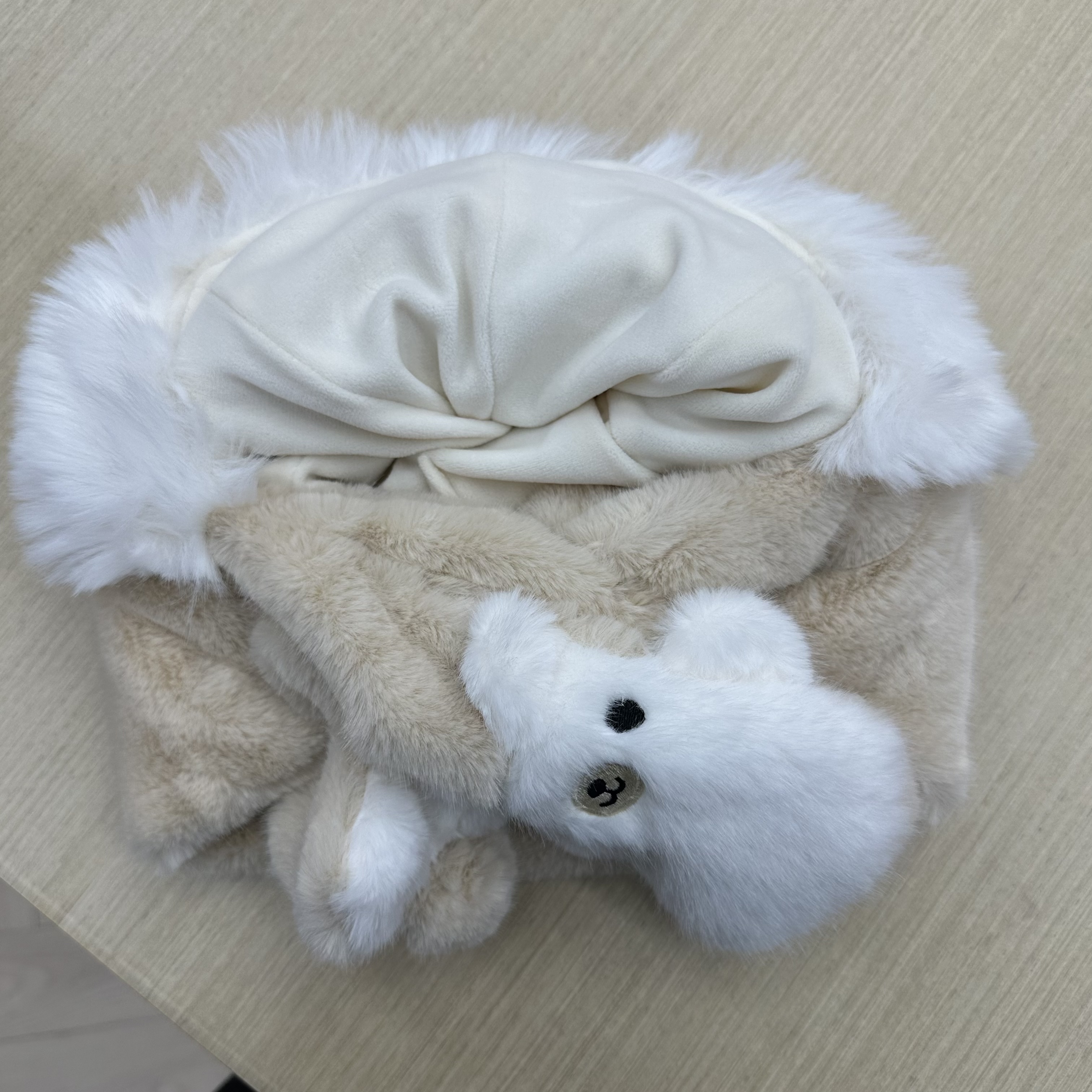 Suitable for children aged 5 to 8 in winter, this plush cartoon hat is a combination of a hat and a scarf Specification drawing
