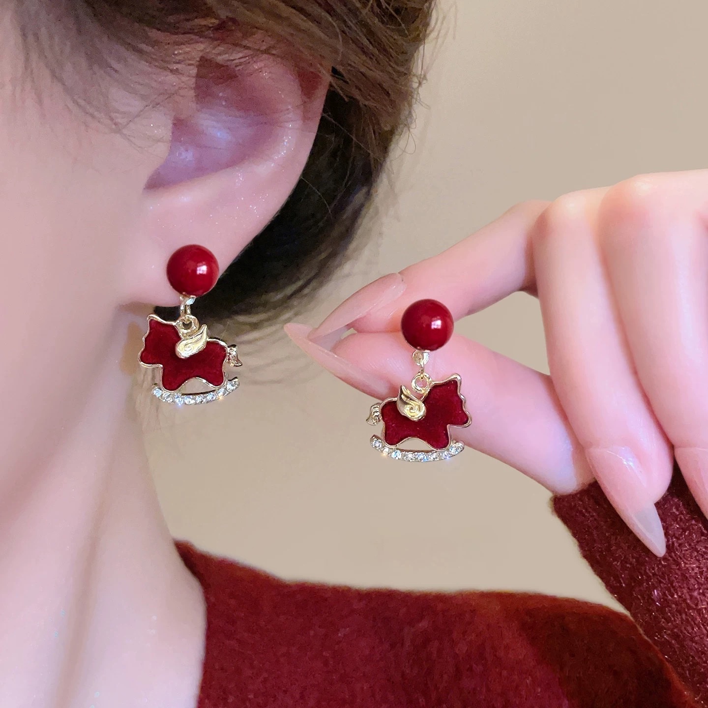 新年红色马年小马耳环2026新款爆款轻奢高级感气质耳饰