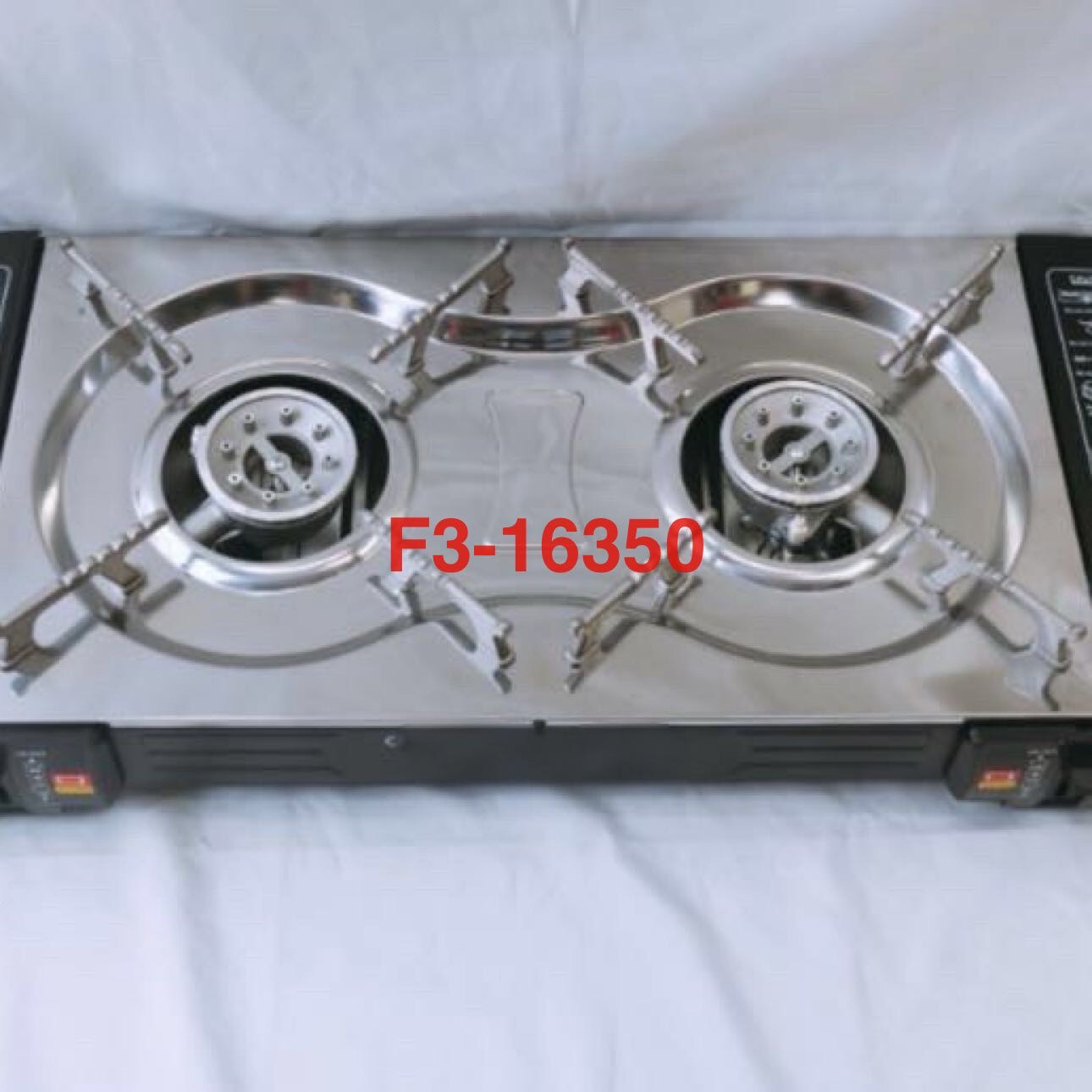 专供出口 便捷式双灶卡式炉 不锈钢面卡式炉    家庭野营都方便白底实物图