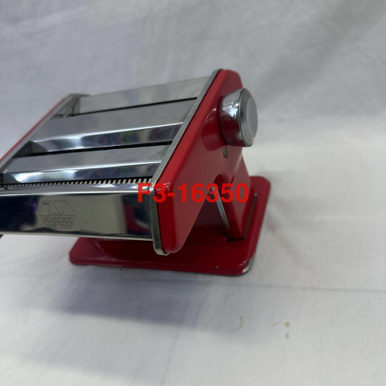 Cross-border best-selling noodle machines, household small noodle machines, manual commercial new hand-cranking stainless steel noodle machines, source factory Application Scenario
