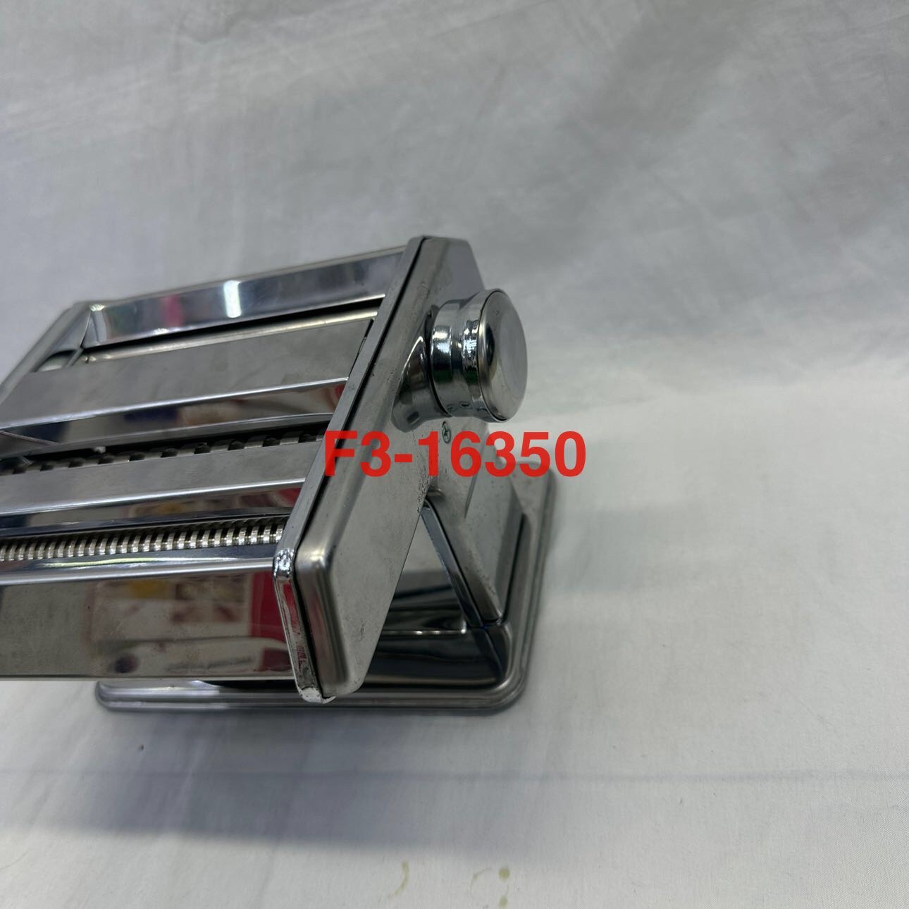 跨境热卖 压面机家用小型面条机手动商用新款 手摇不绣钢压面机源头工厂白底实物图